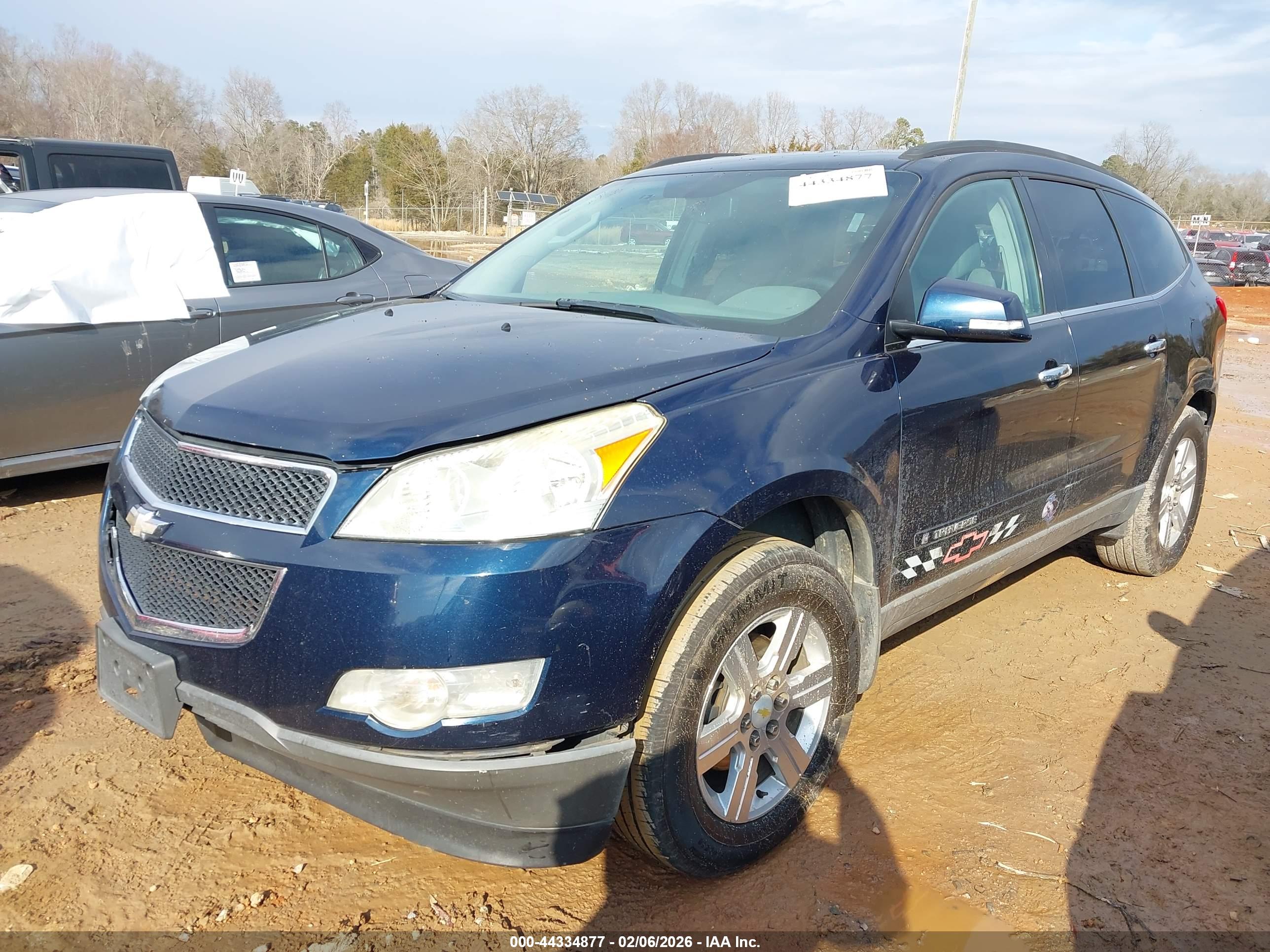 CHEVROLET TRAVERSE image 2