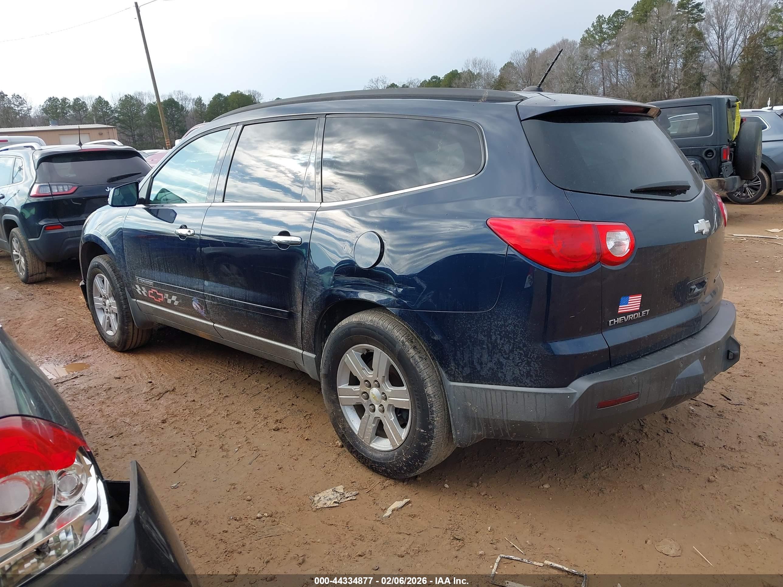 CHEVROLET TRAVERSE image 3
