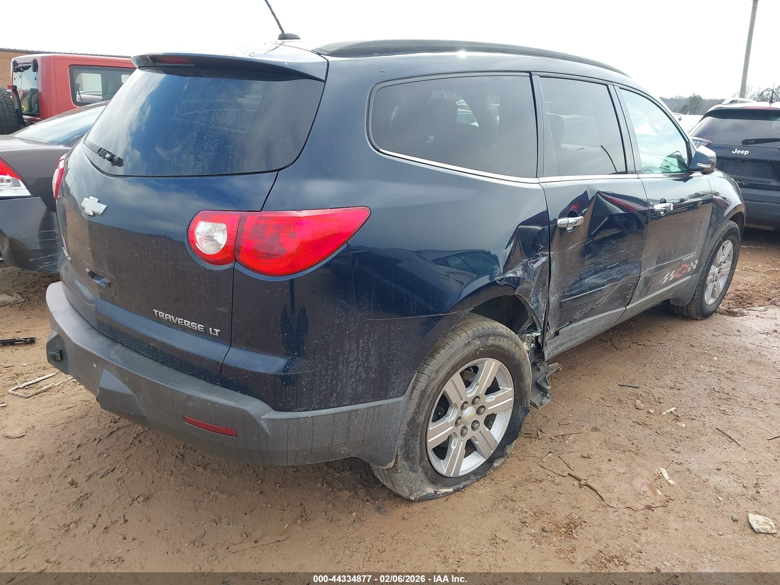 CHEVROLET TRAVERSE image 4