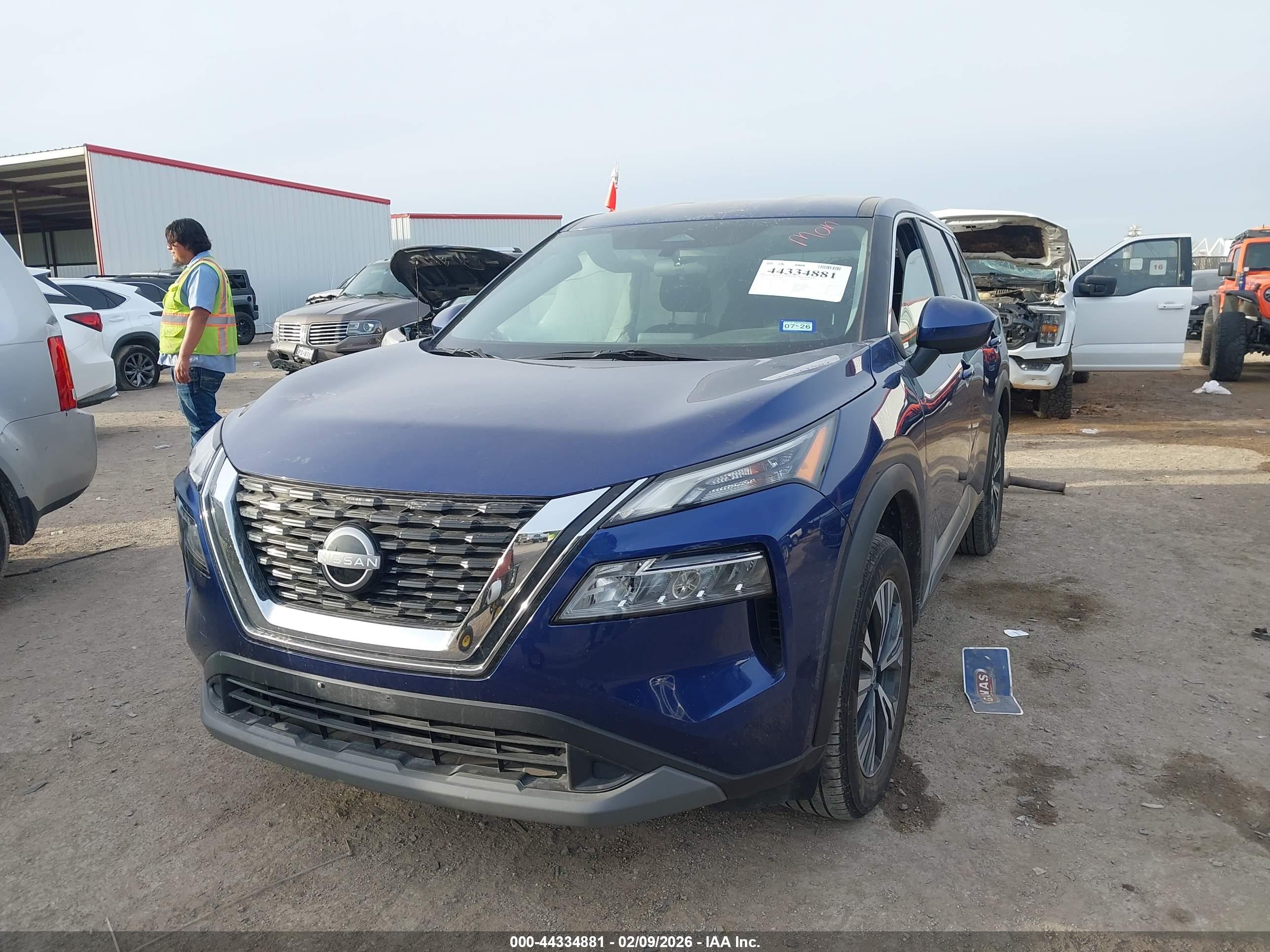 NISSAN ROGUE image 2