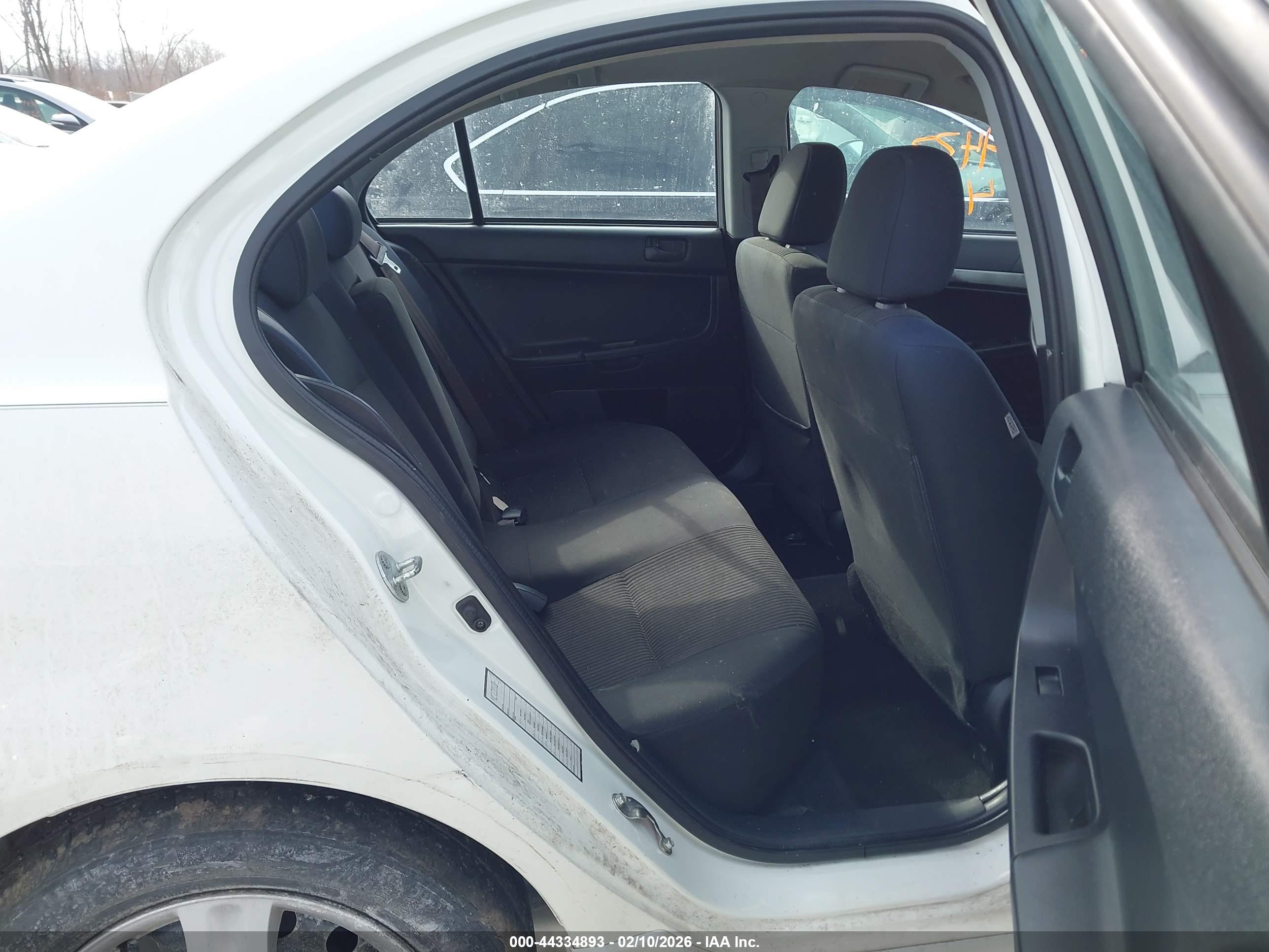 MITSUBISHI LANCER image 8
