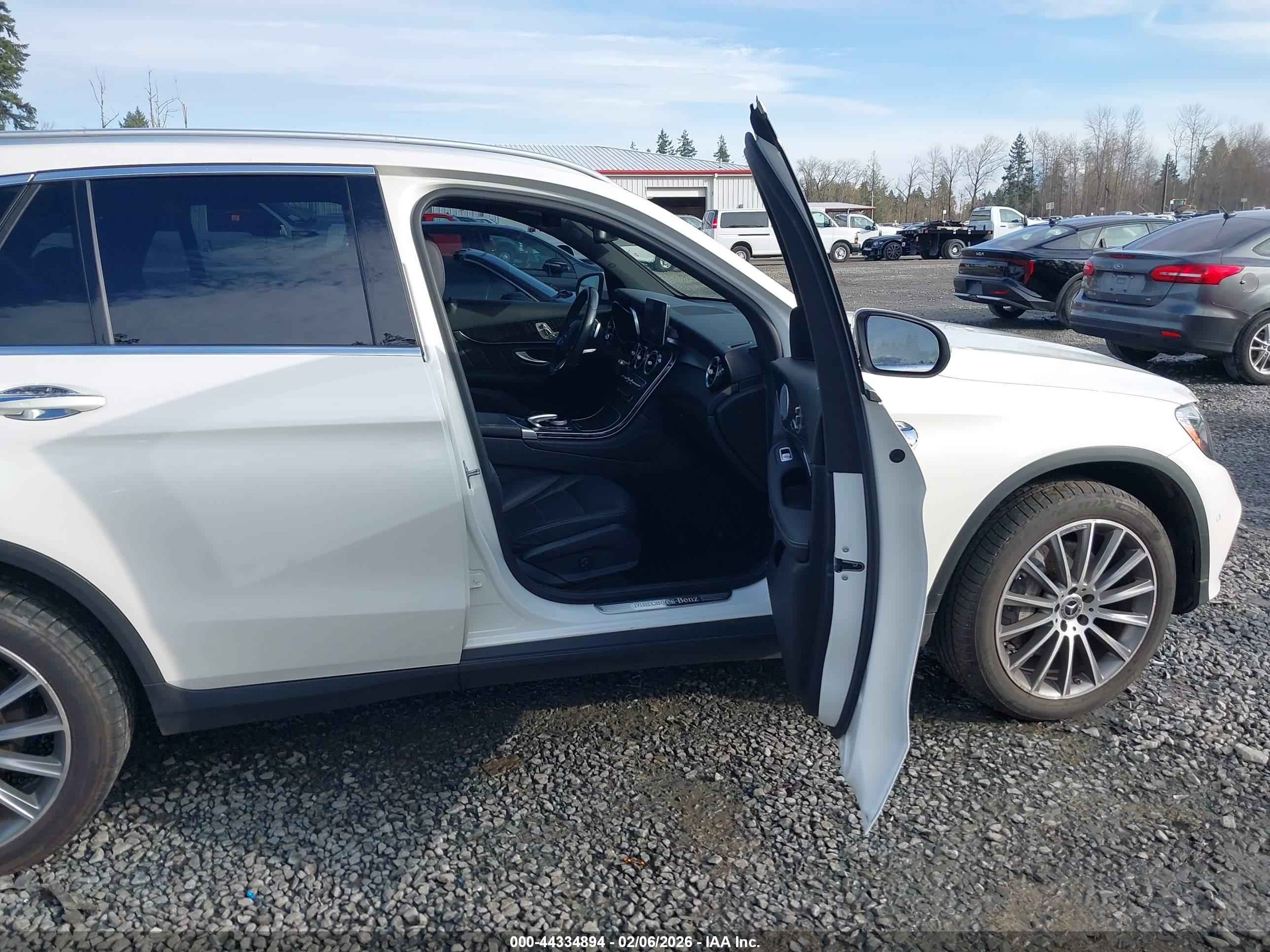MERCEDES-BENZ GLC image 5
