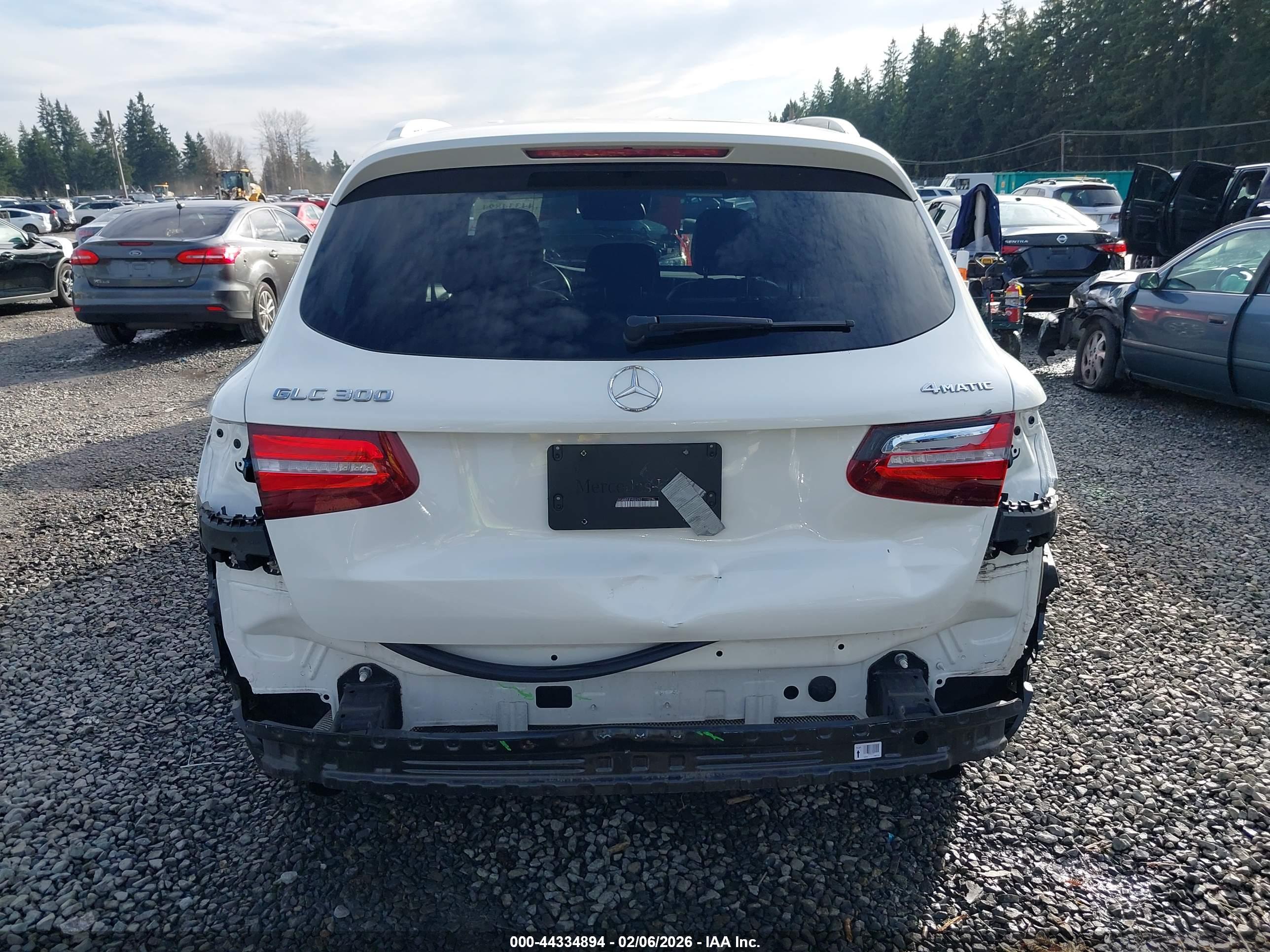 MERCEDES-BENZ GLC image 6