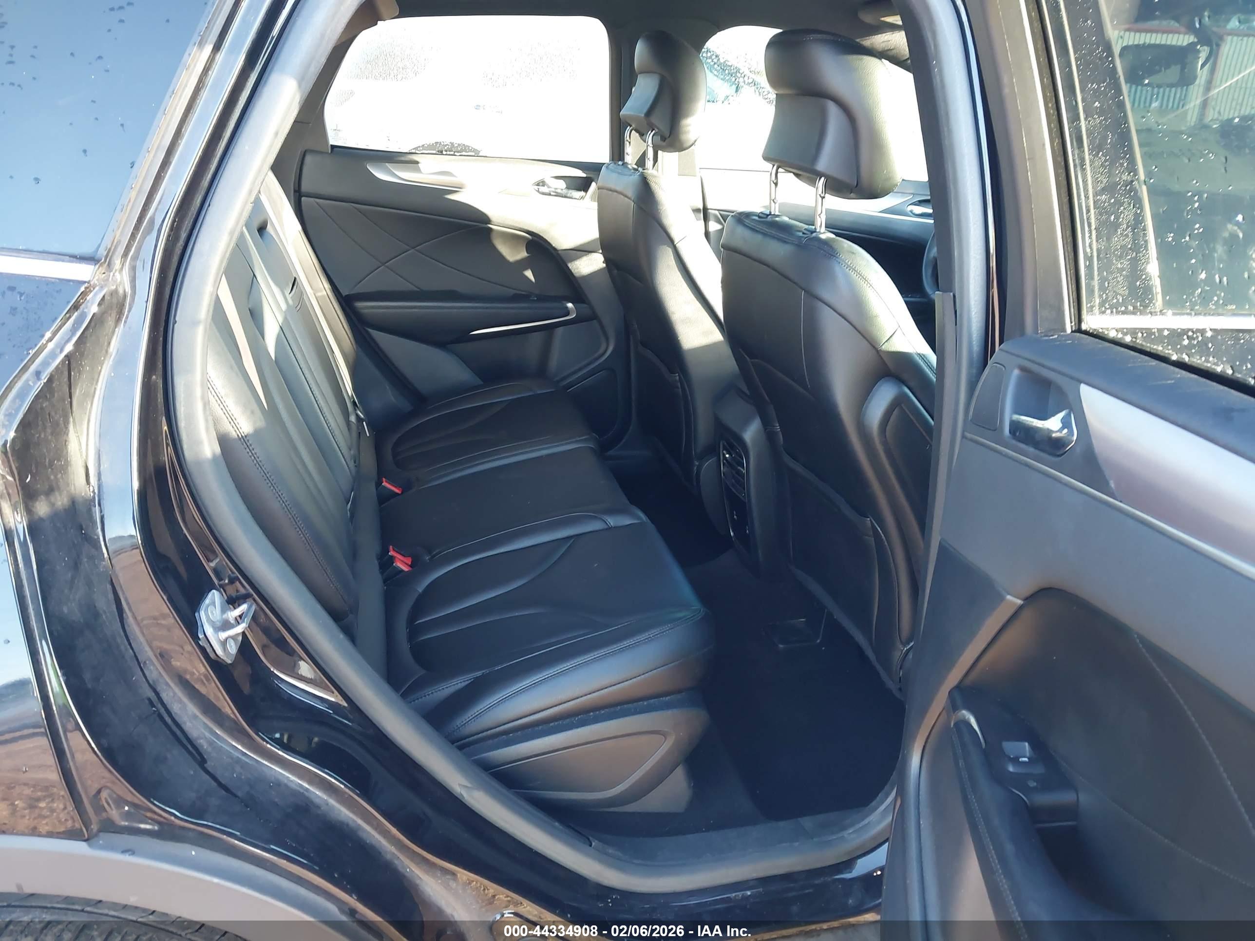 LINCOLN MKC image 8