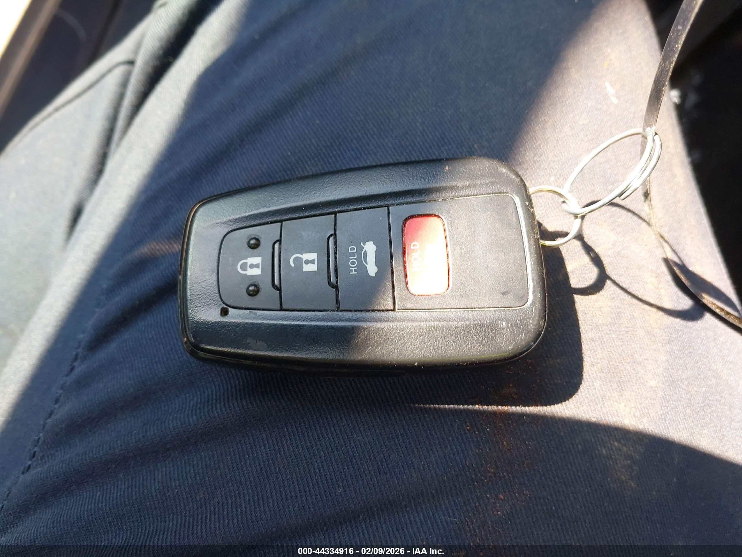 TOYOTA CAMRY image 11