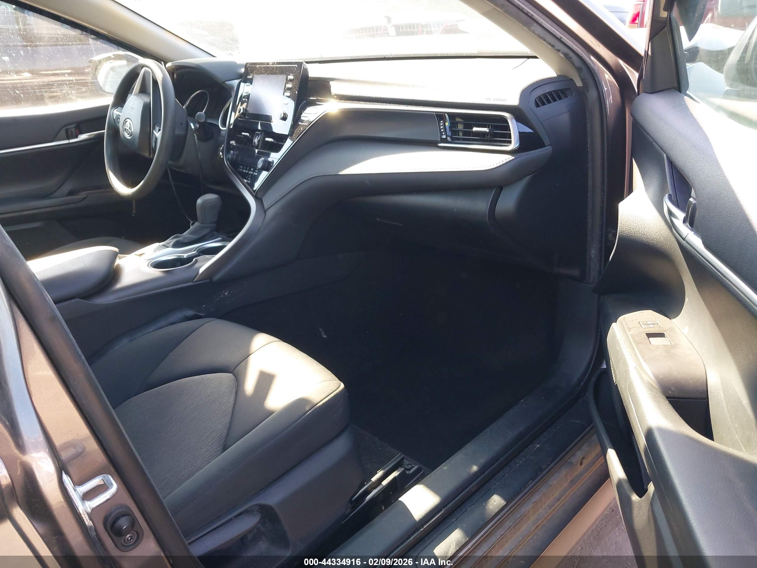 TOYOTA CAMRY image 5