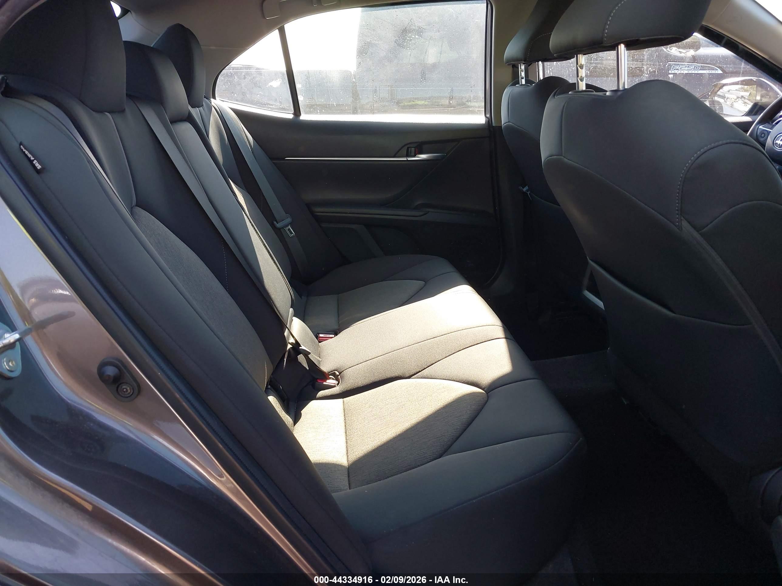 TOYOTA CAMRY image 8
