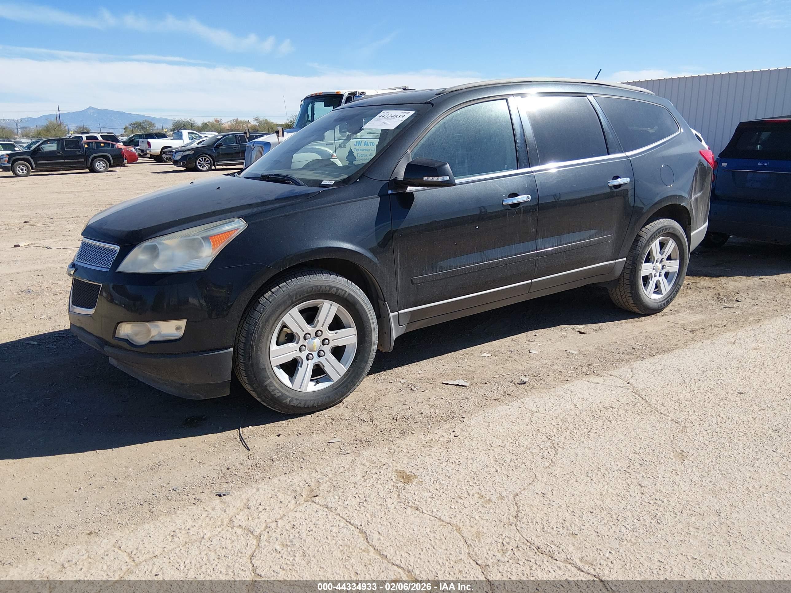 CHEVROLET TRAVERSE image 2