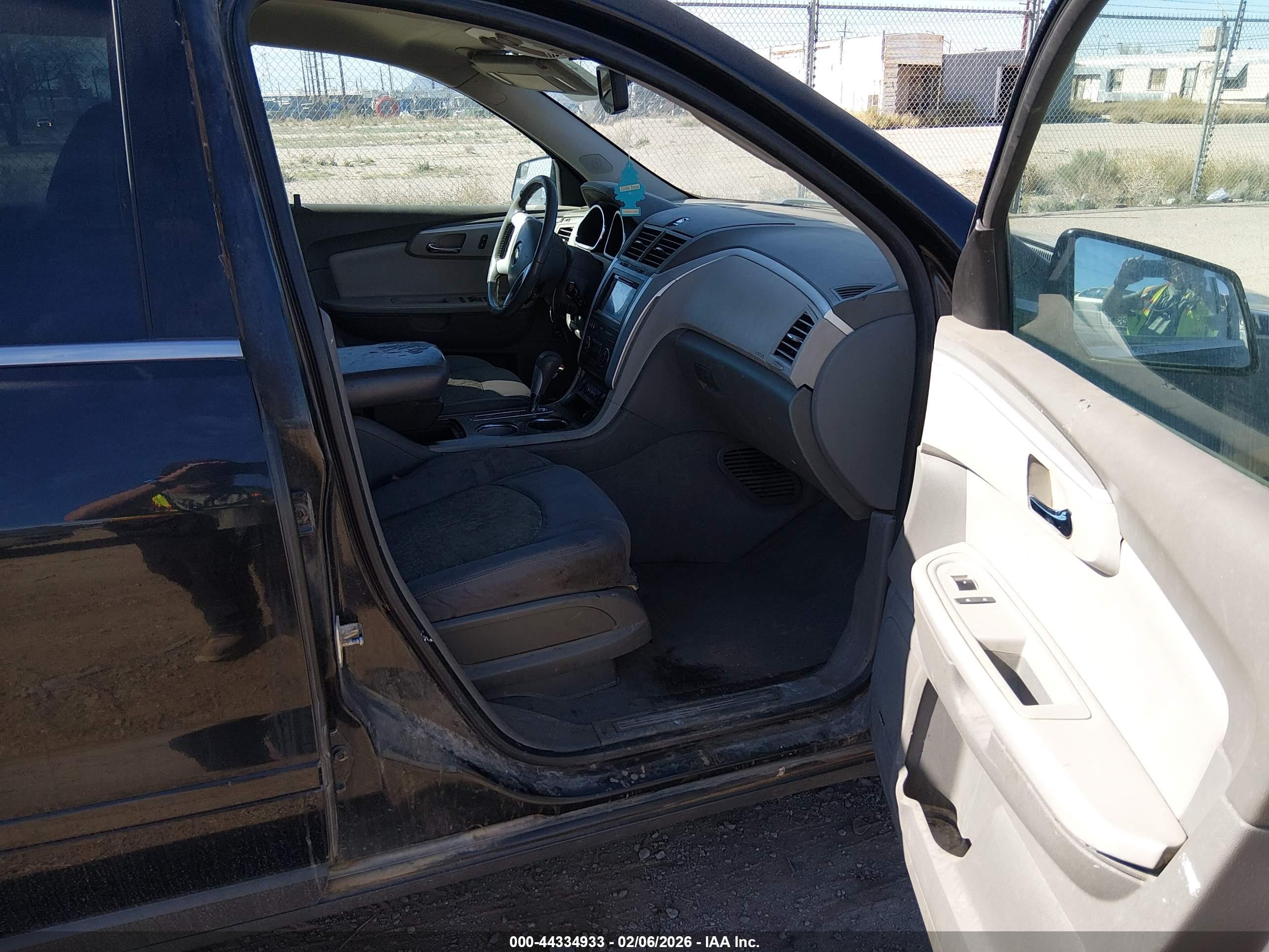 CHEVROLET TRAVERSE image 5