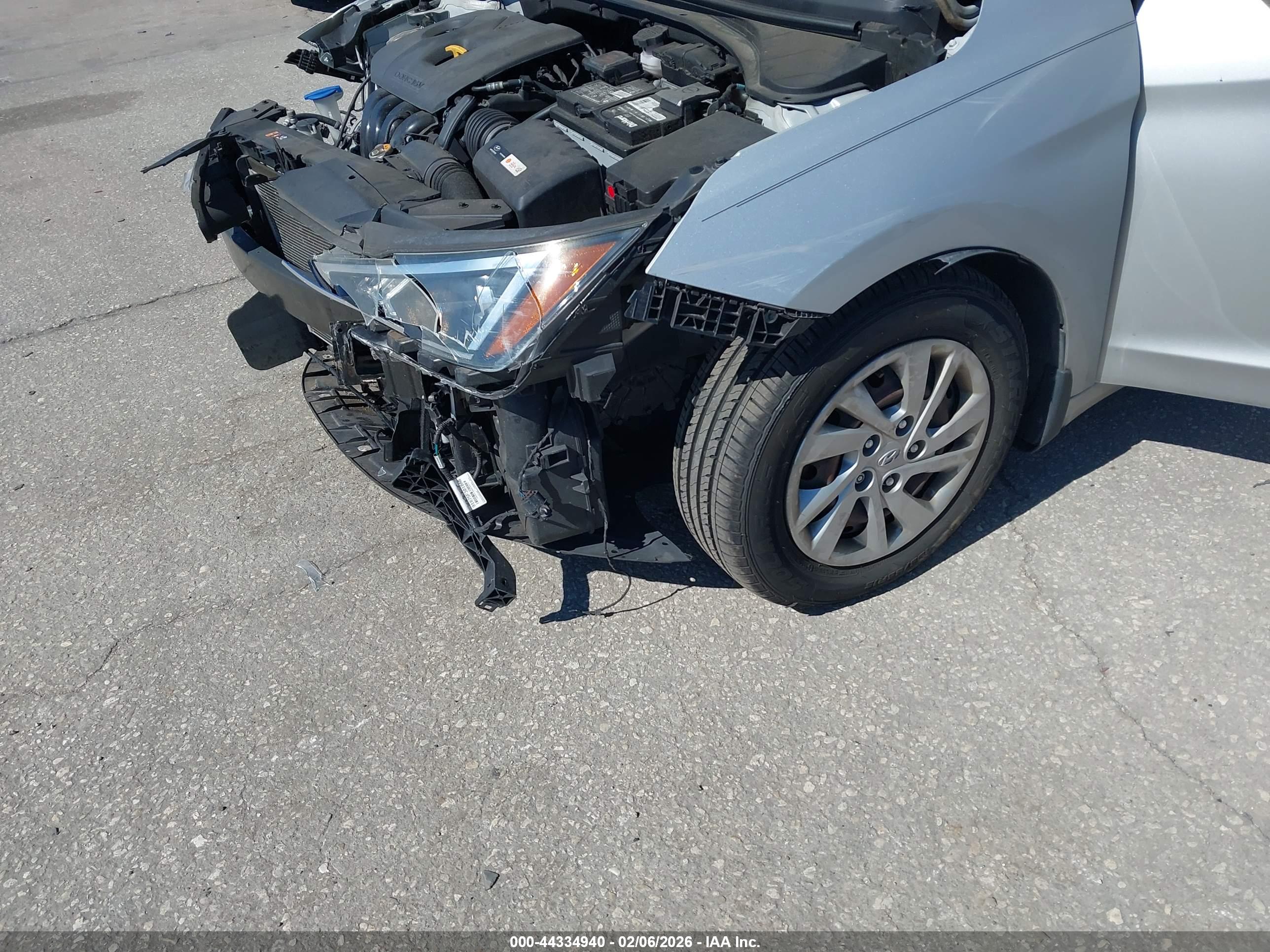 HYUNDAI ELANTRA image 6