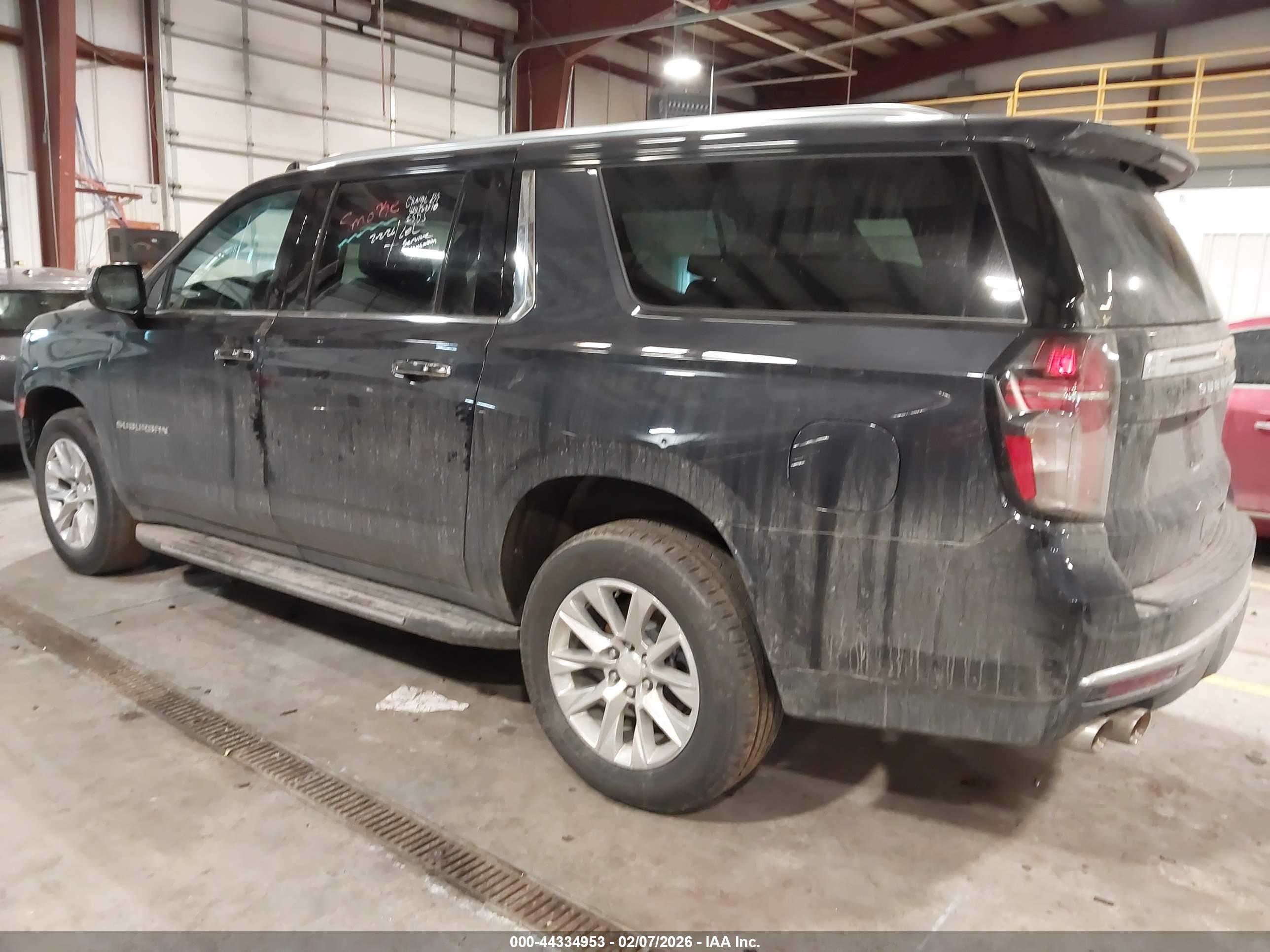 CHEVROLET SUBURBAN image 3