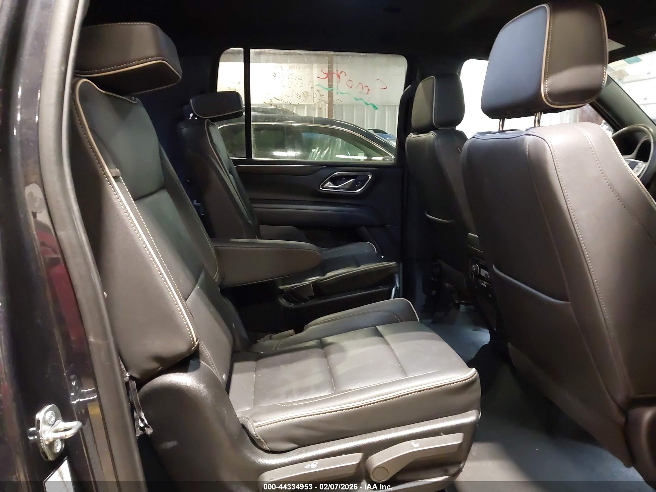CHEVROLET SUBURBAN image 8