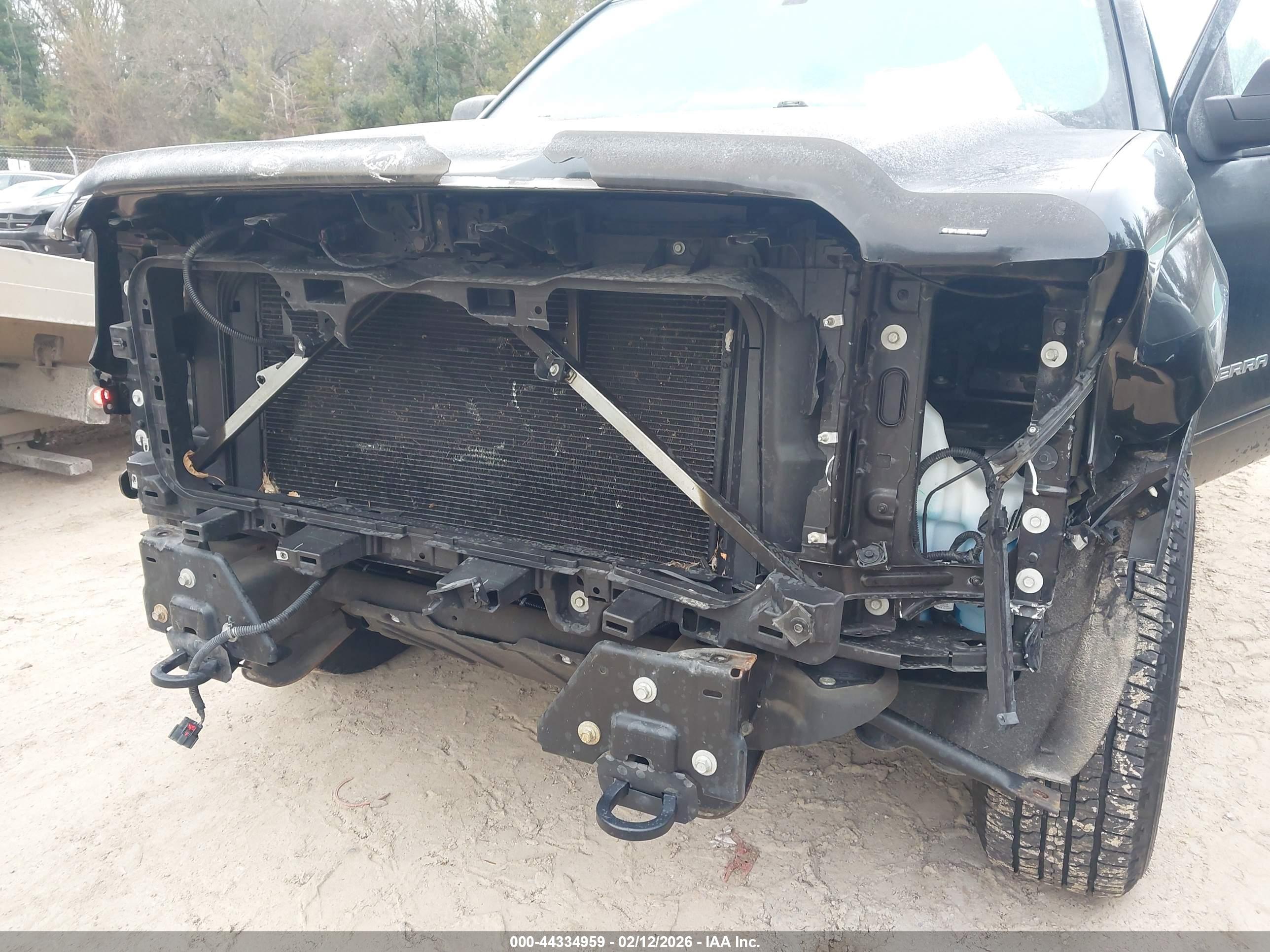 GMC SIERRA image 6