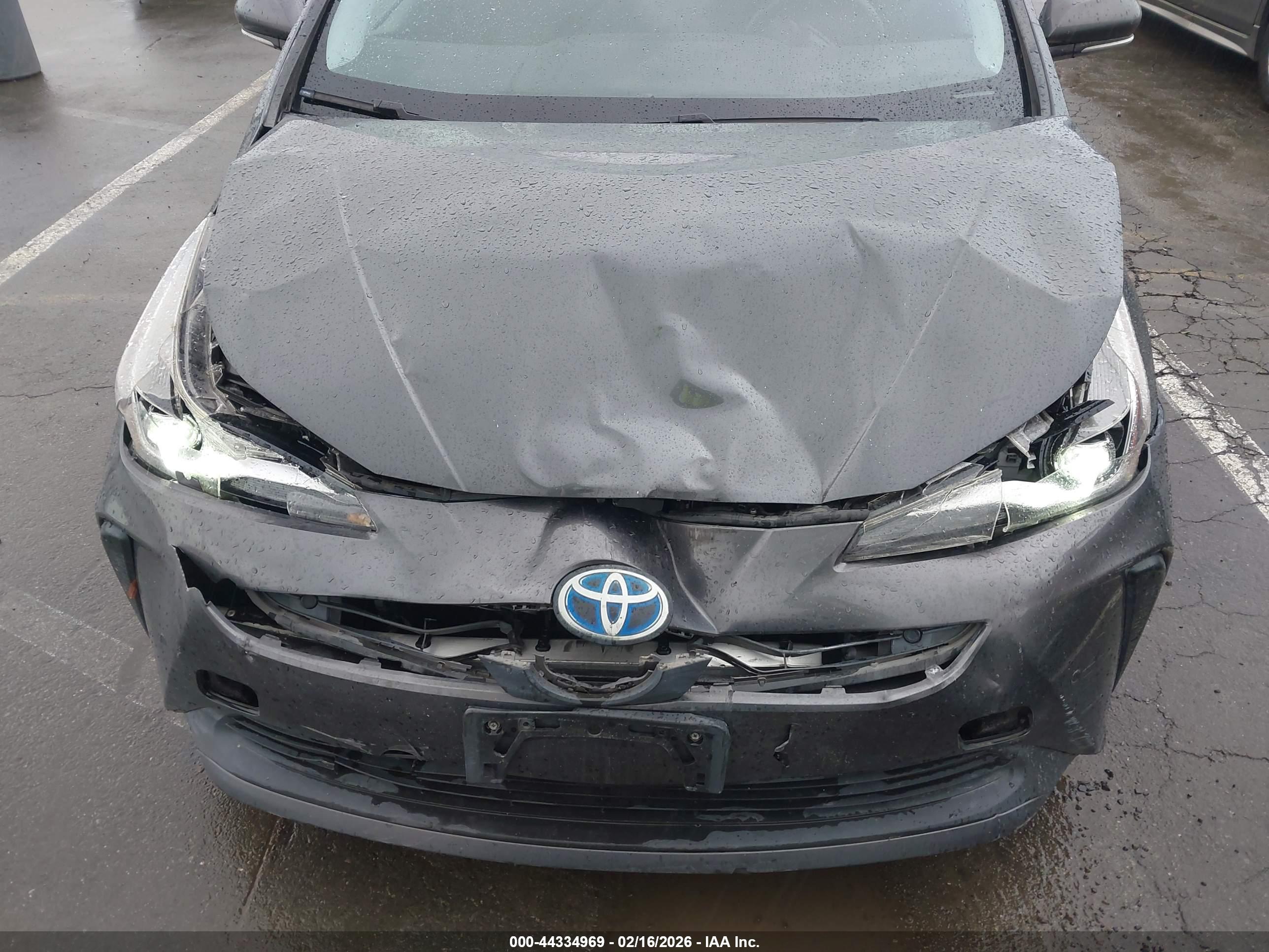 TOYOTA PRIUS image 6