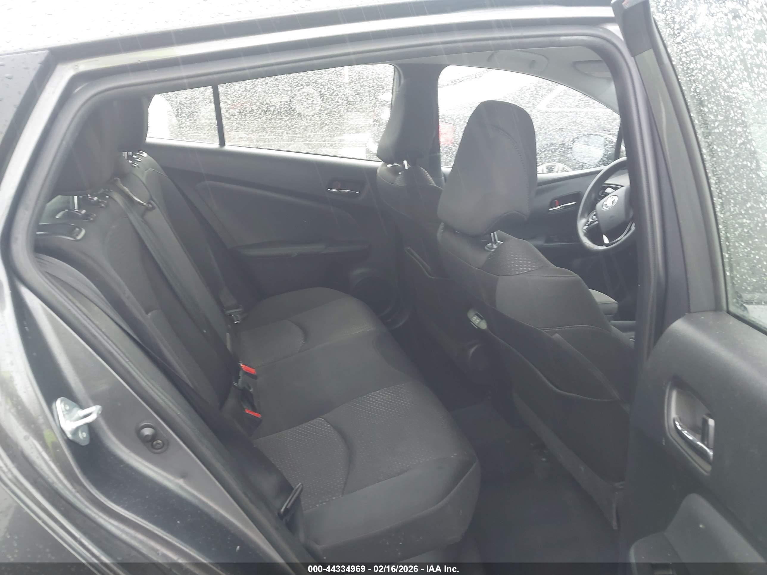 TOYOTA PRIUS image 8