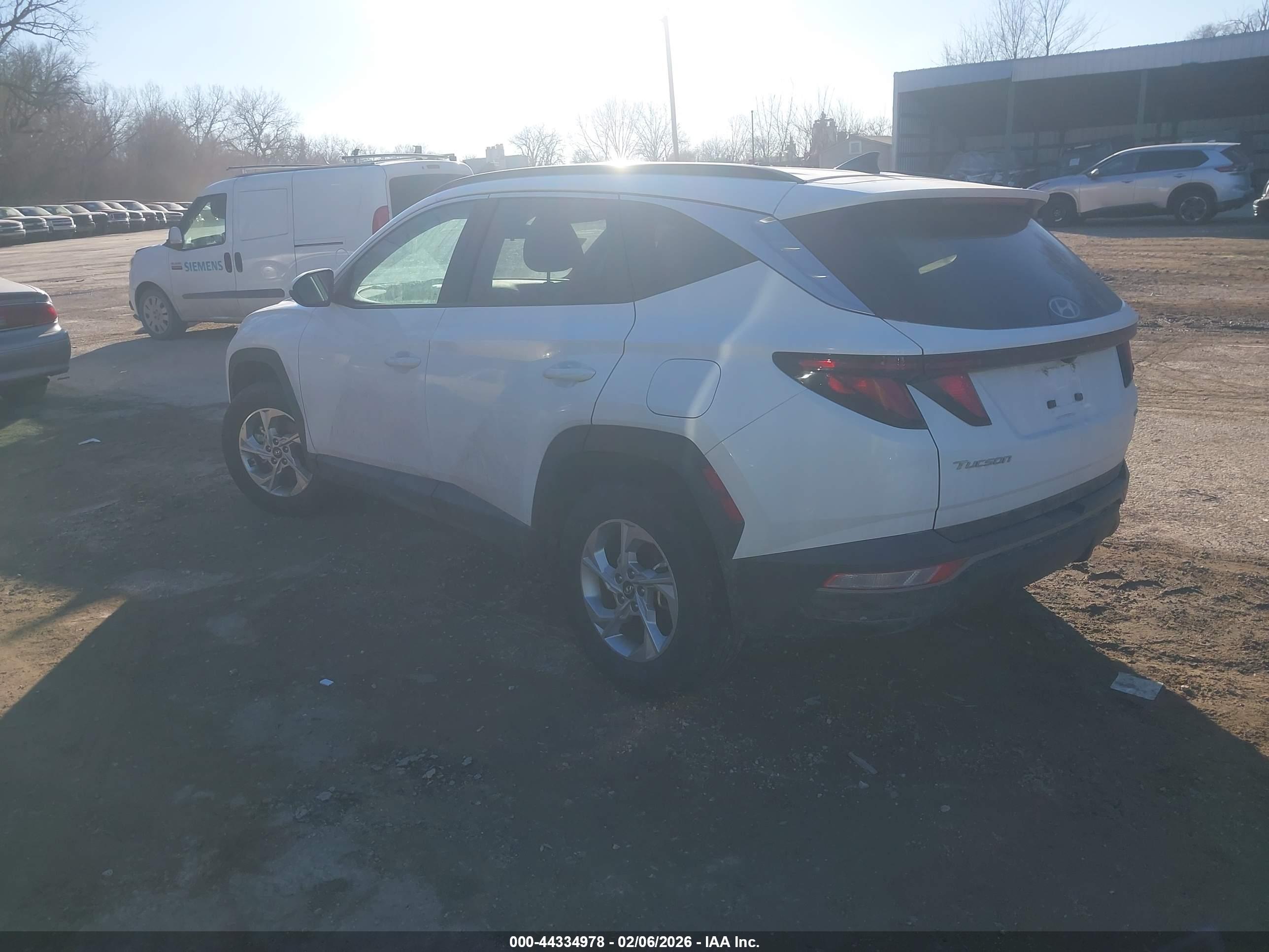 HYUNDAI TUCSON image 3