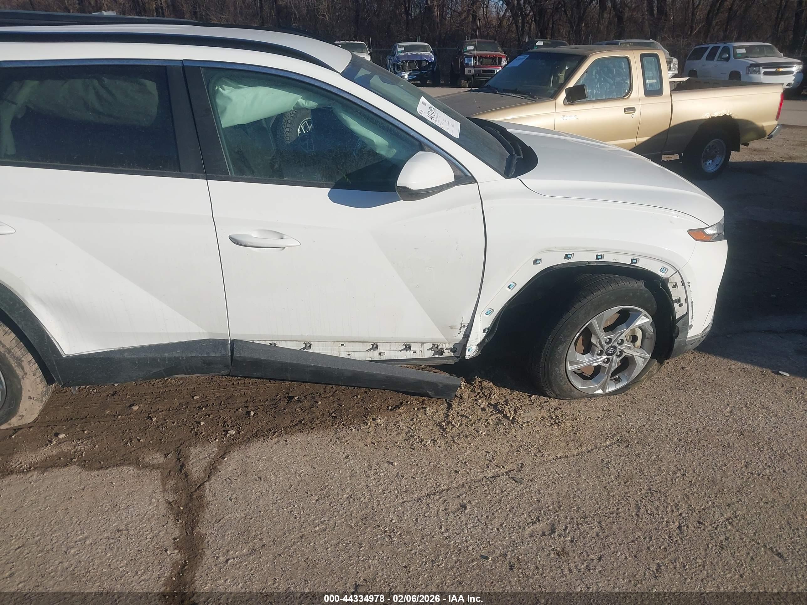 HYUNDAI TUCSON image 6