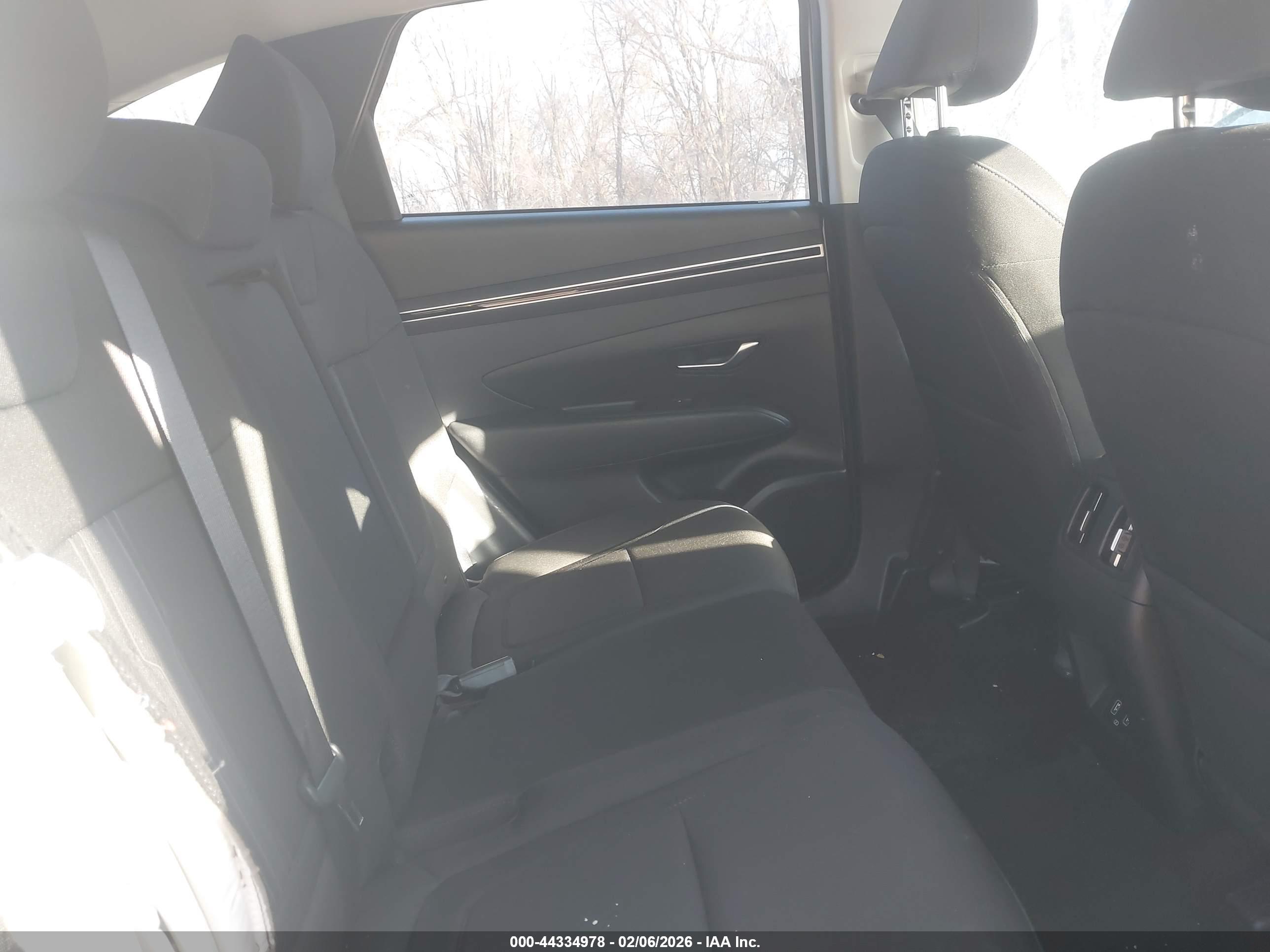 HYUNDAI TUCSON image 8
