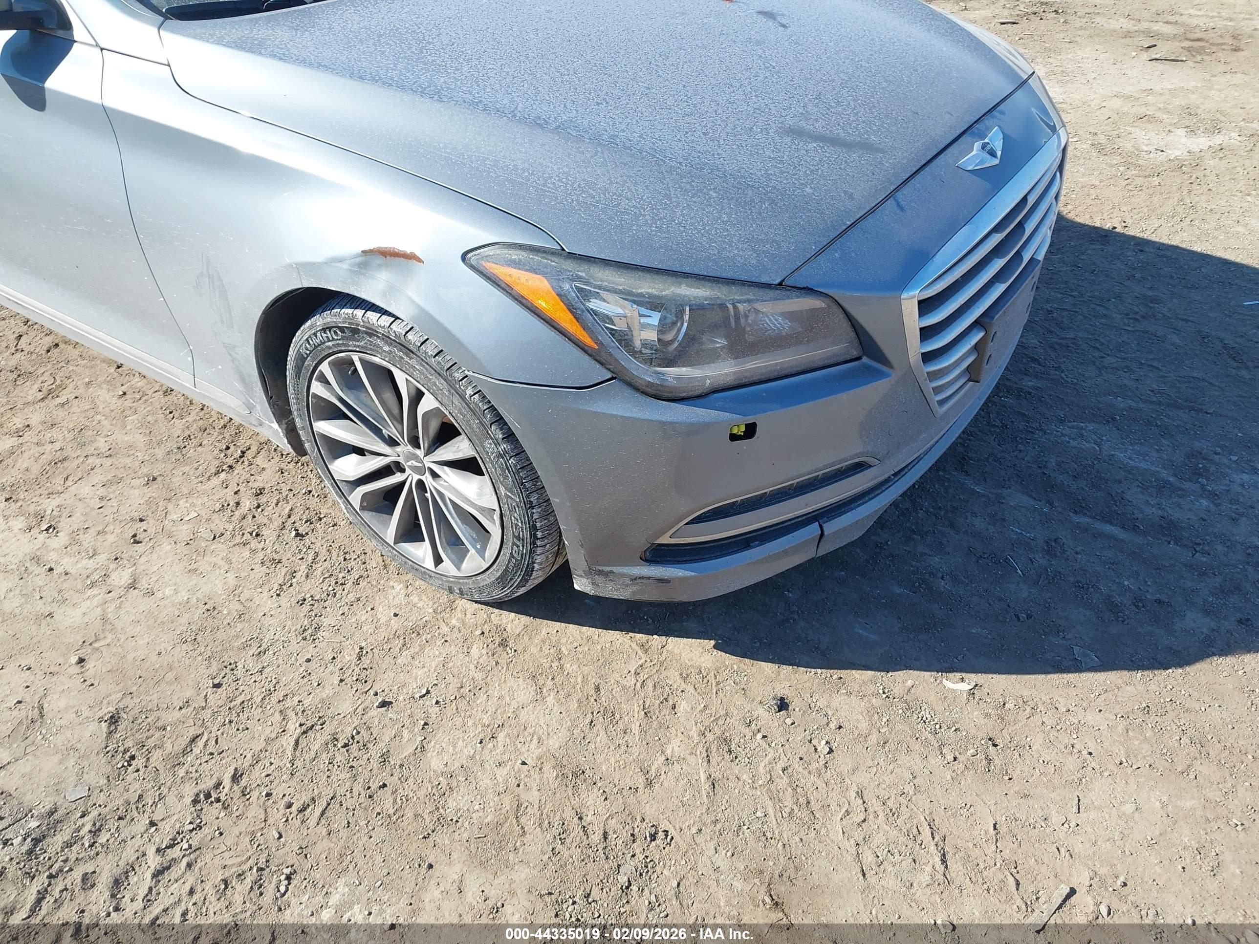 HYUNDAI GENESIS image 6