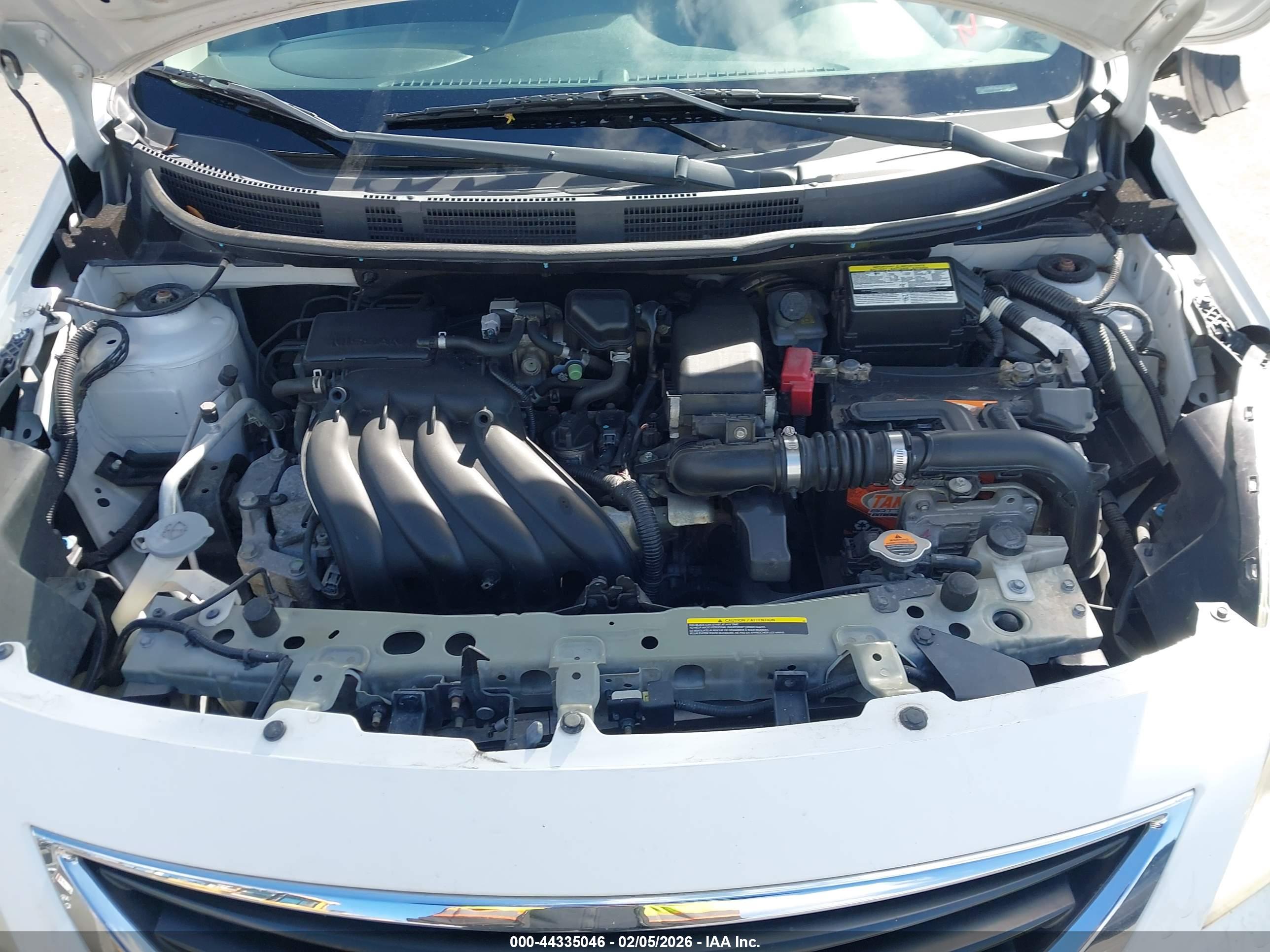 NISSAN VERSA image 10