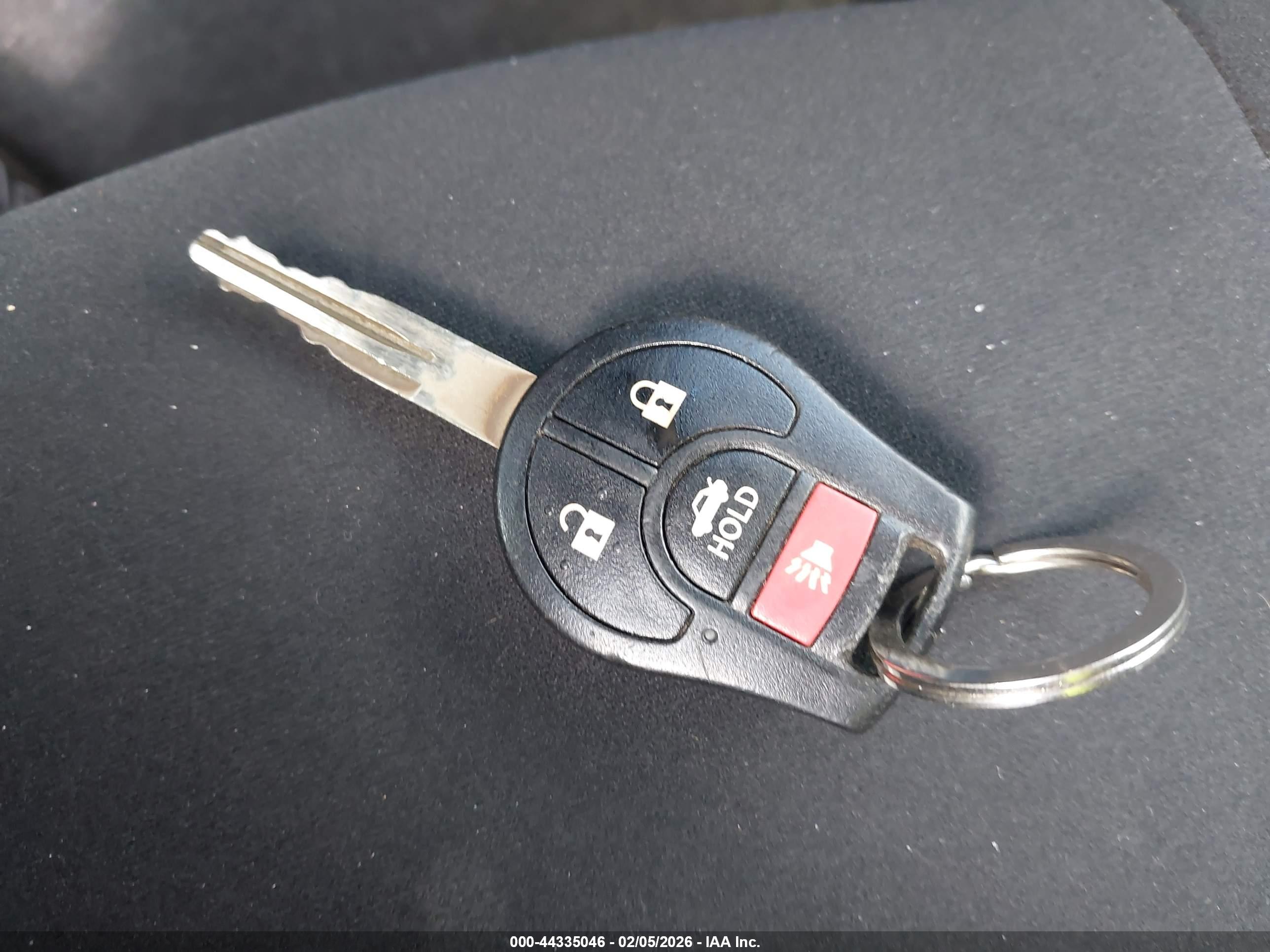 NISSAN VERSA image 11