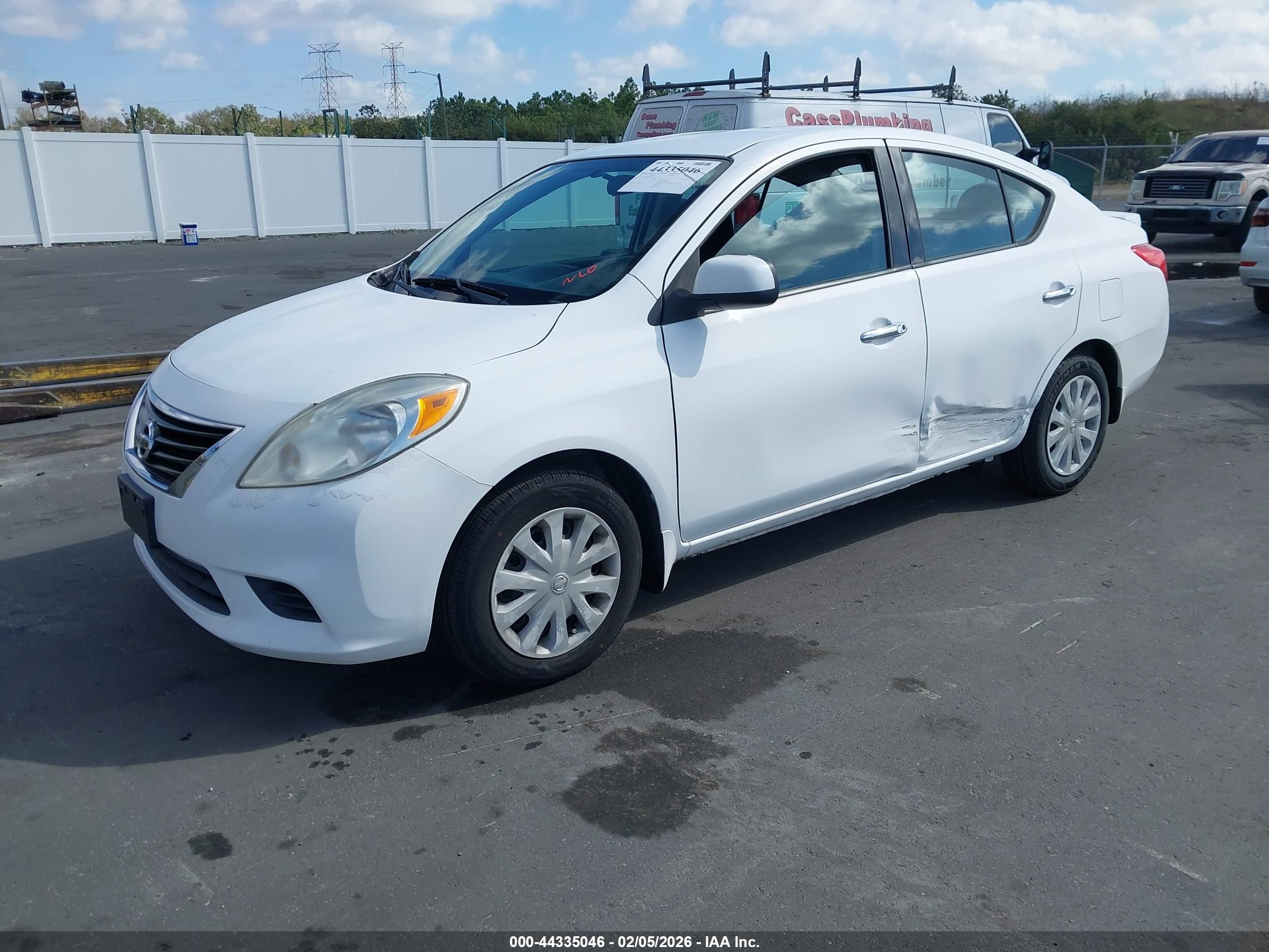 NISSAN VERSA image 2