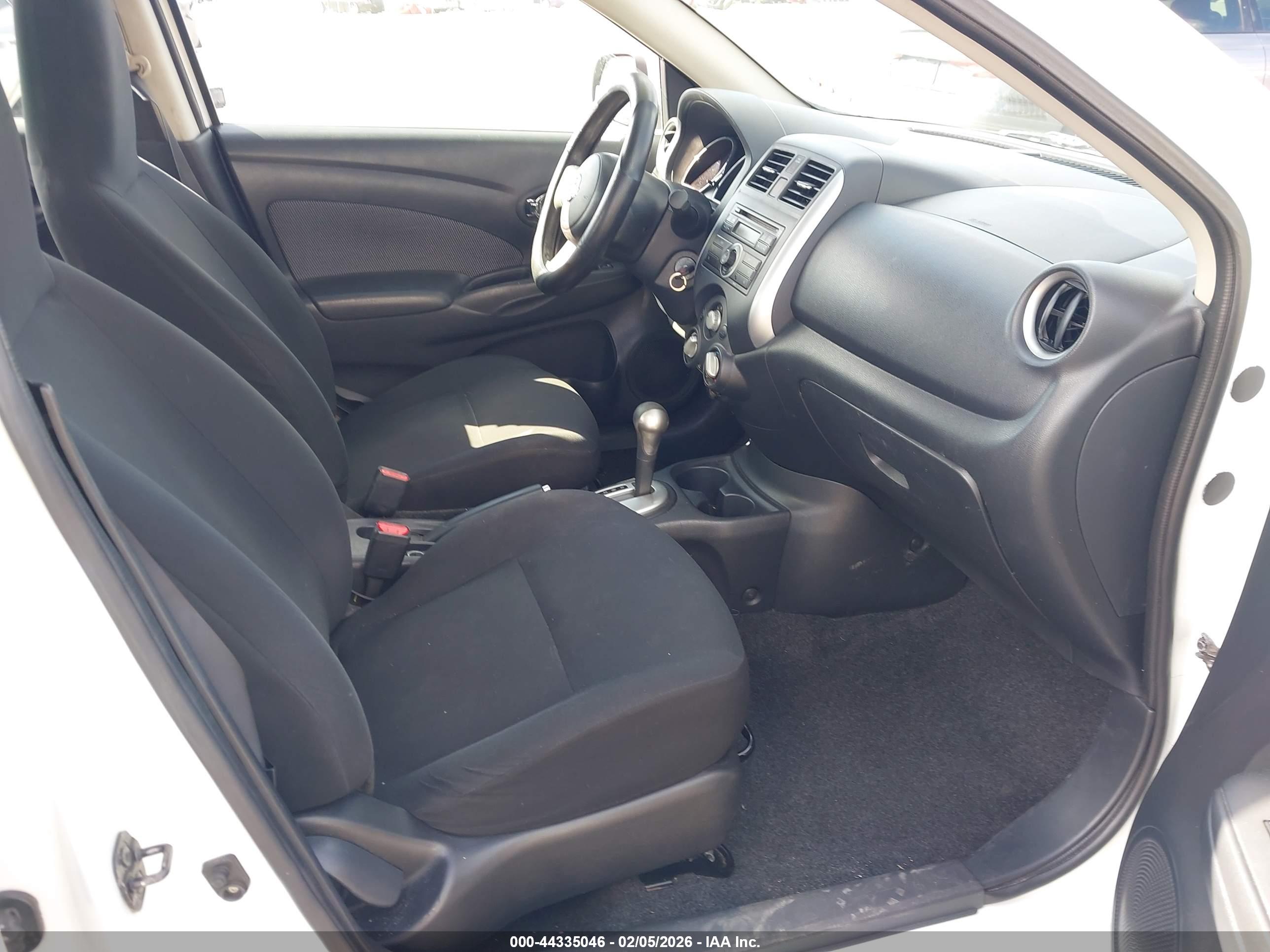NISSAN VERSA image 5