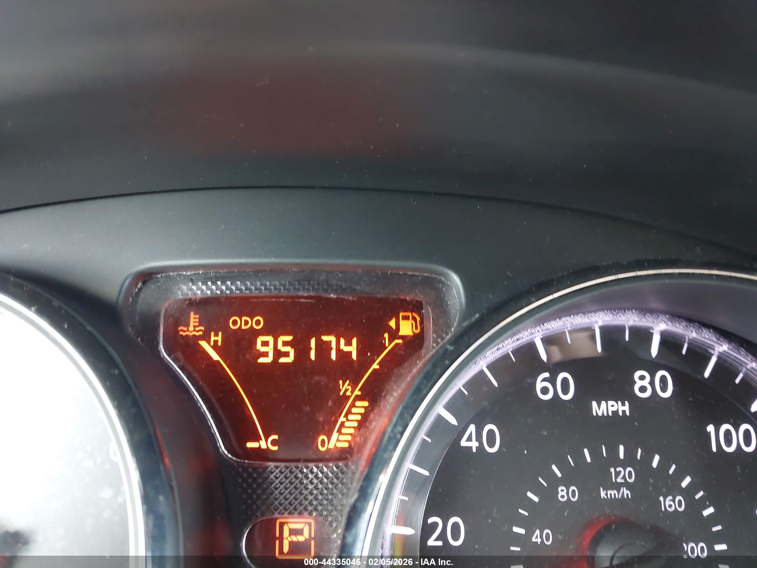 NISSAN VERSA image 7