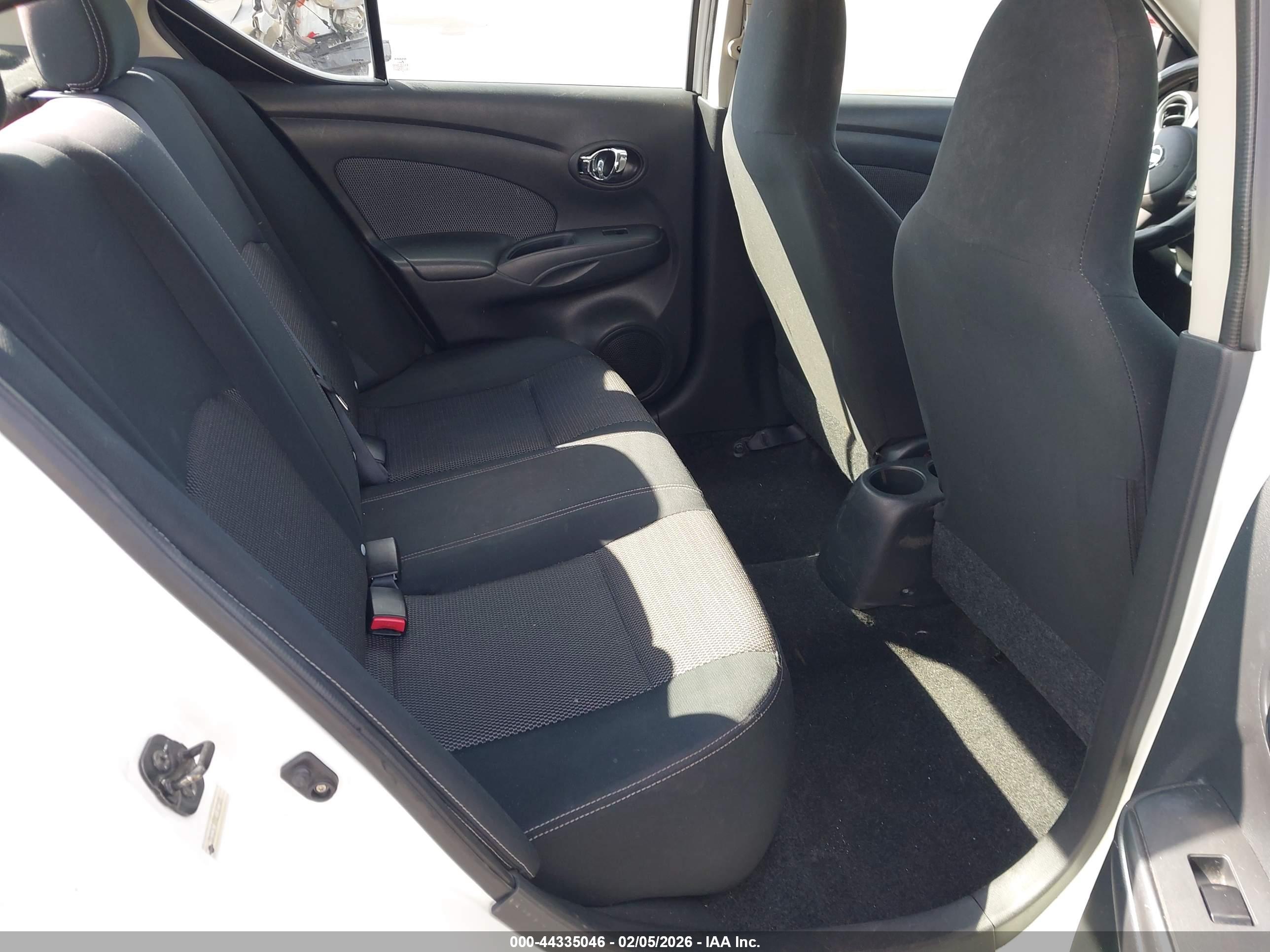 NISSAN VERSA image 8