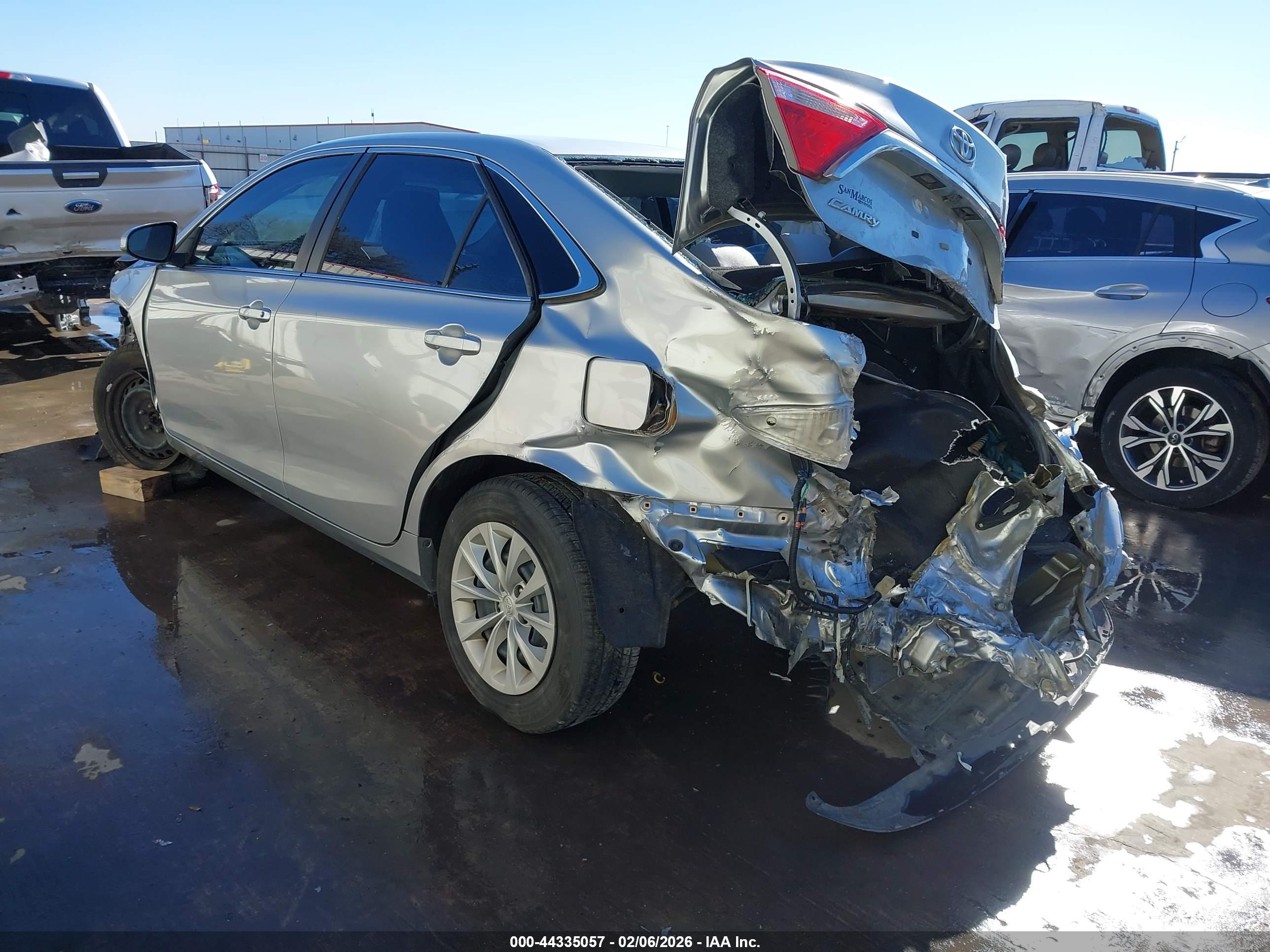 TOYOTA CAMRY image 3