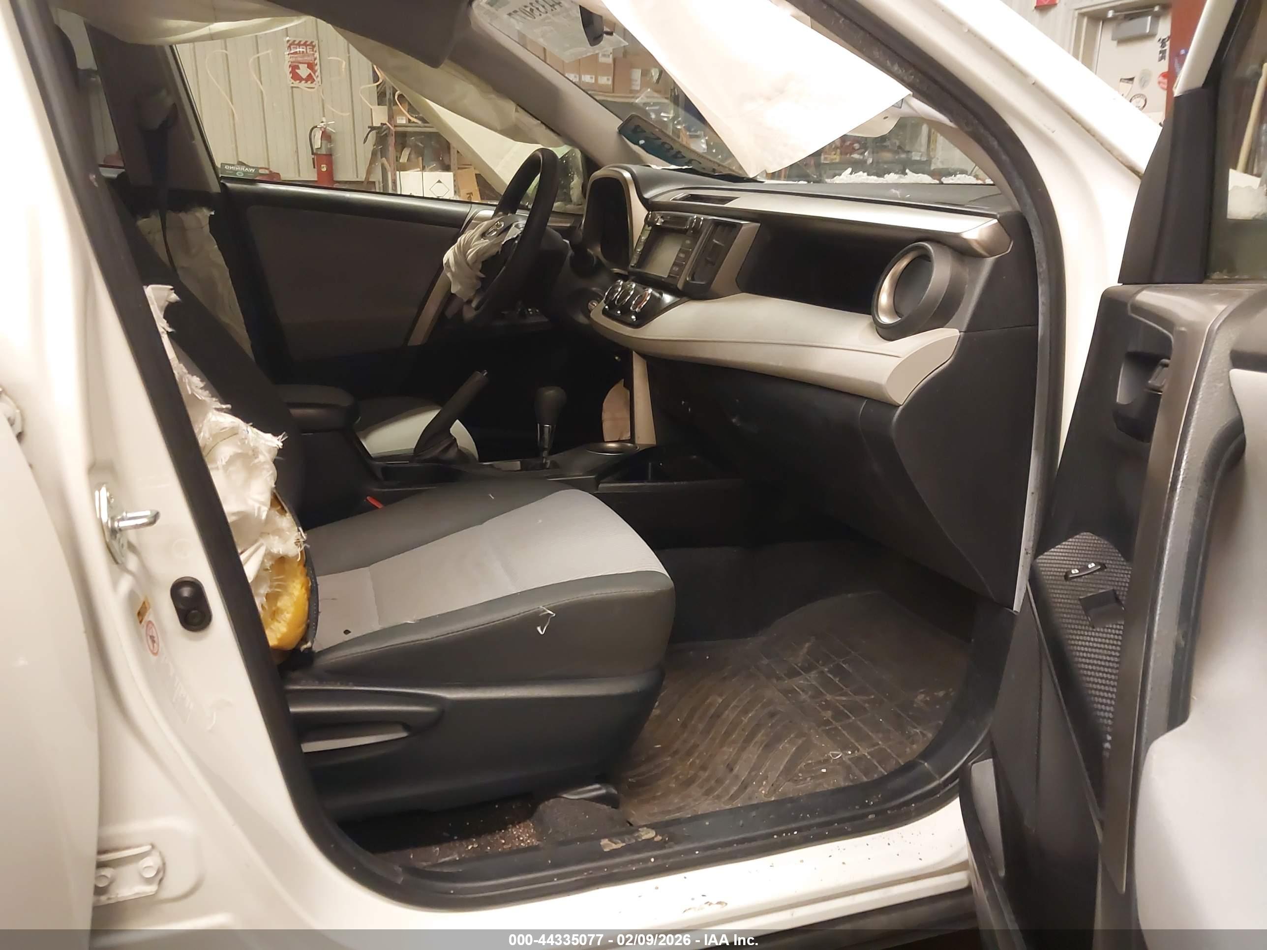 TOYOTA RAV4 image 5