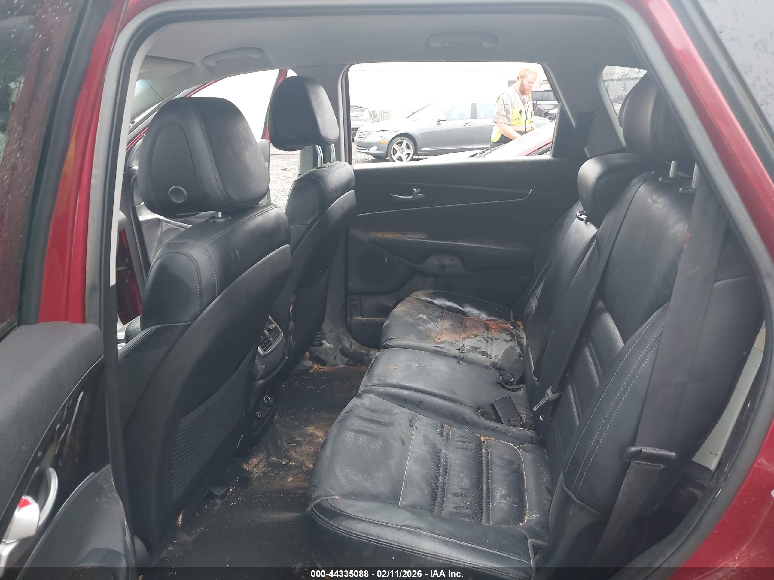 KIA SORENTO image 8