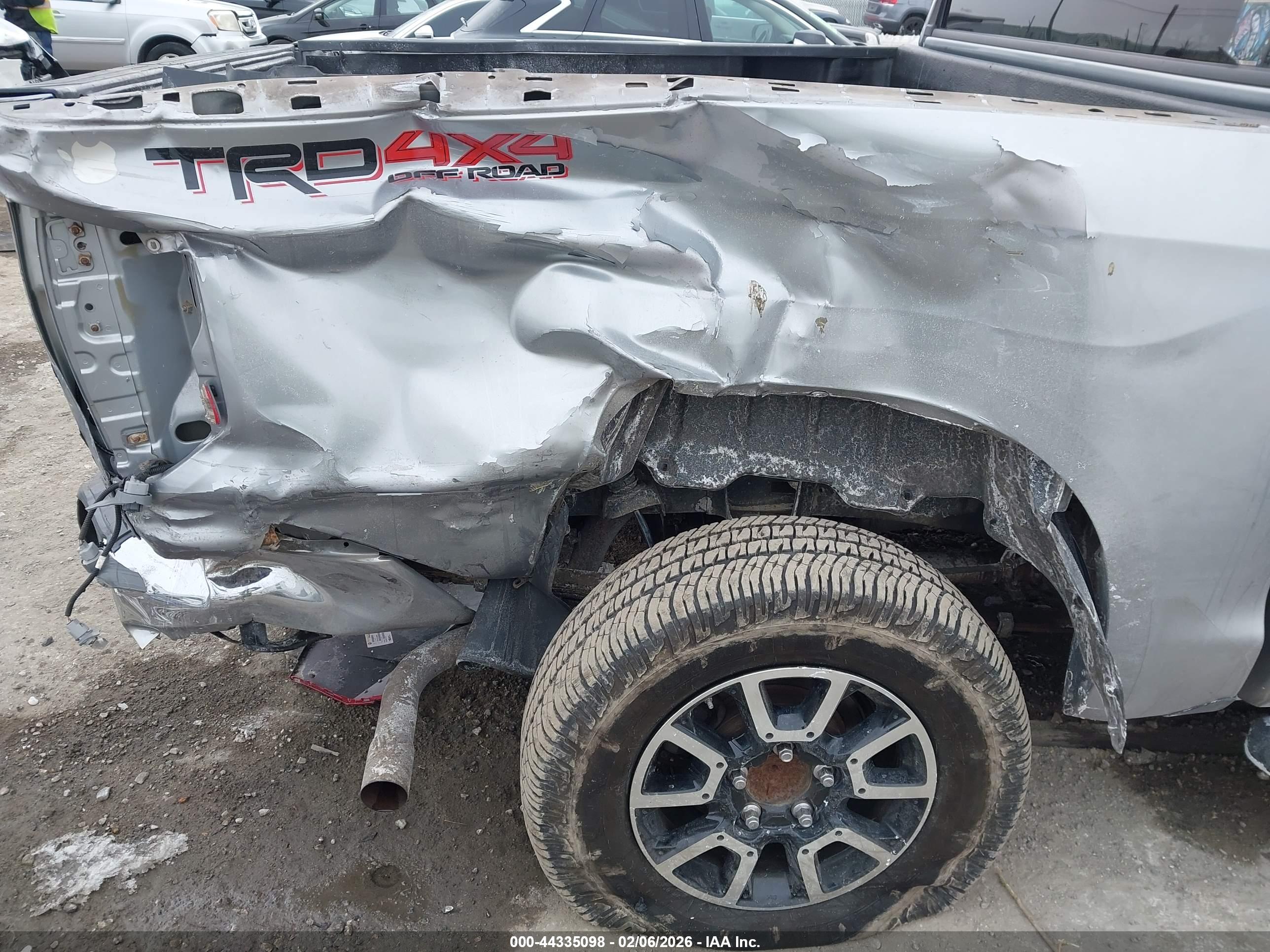 TOYOTA TUNDRA image 6