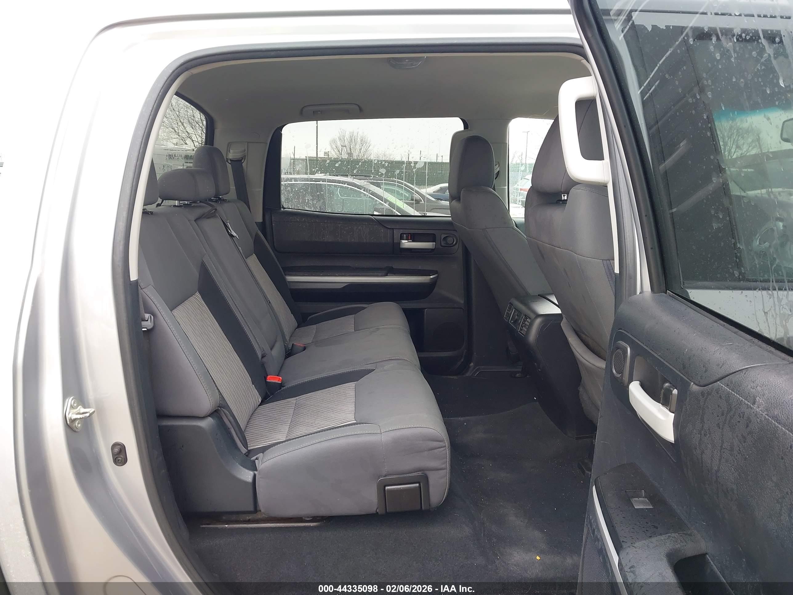 TOYOTA TUNDRA image 8