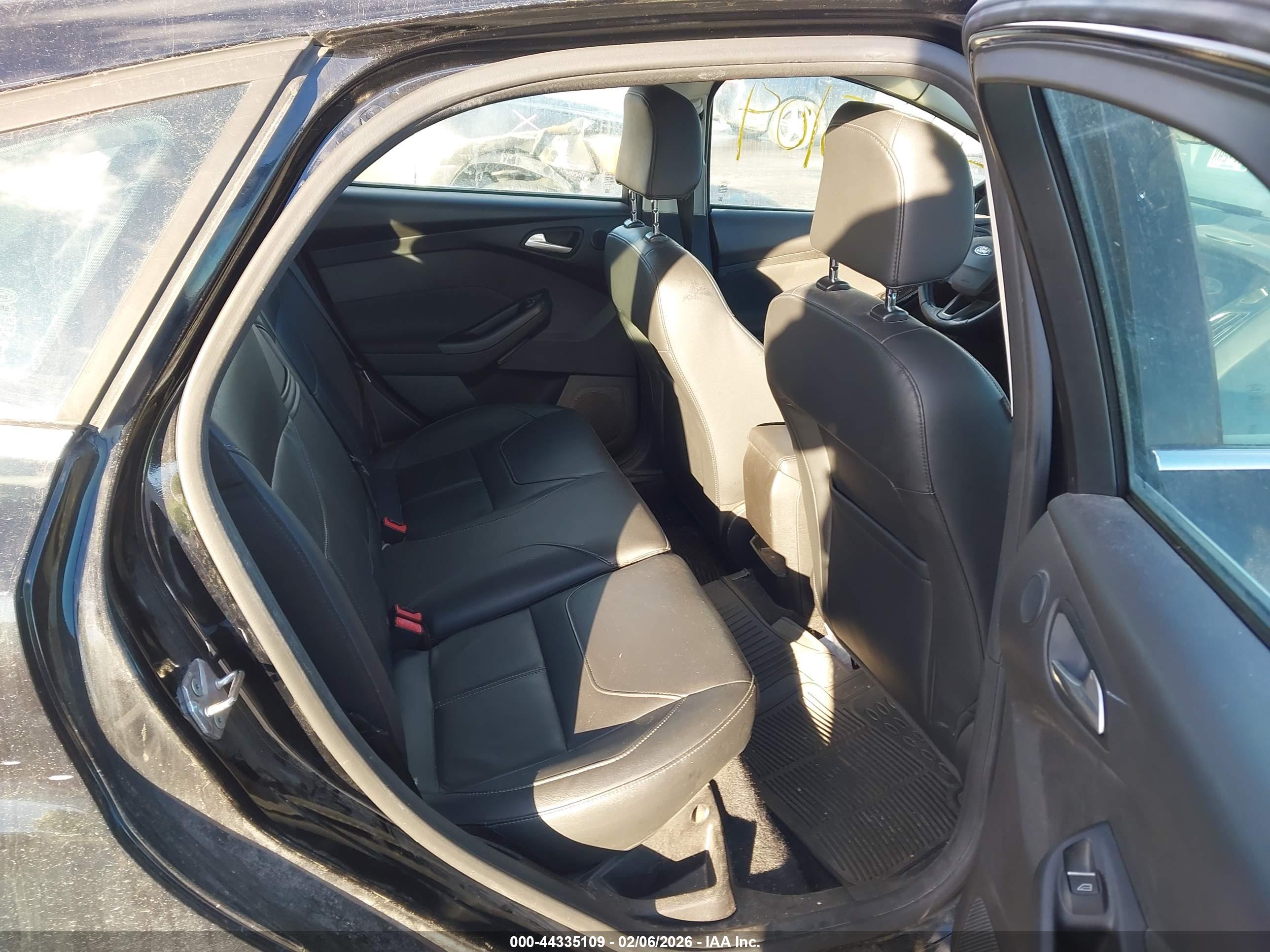 FORD FOCUS image 8