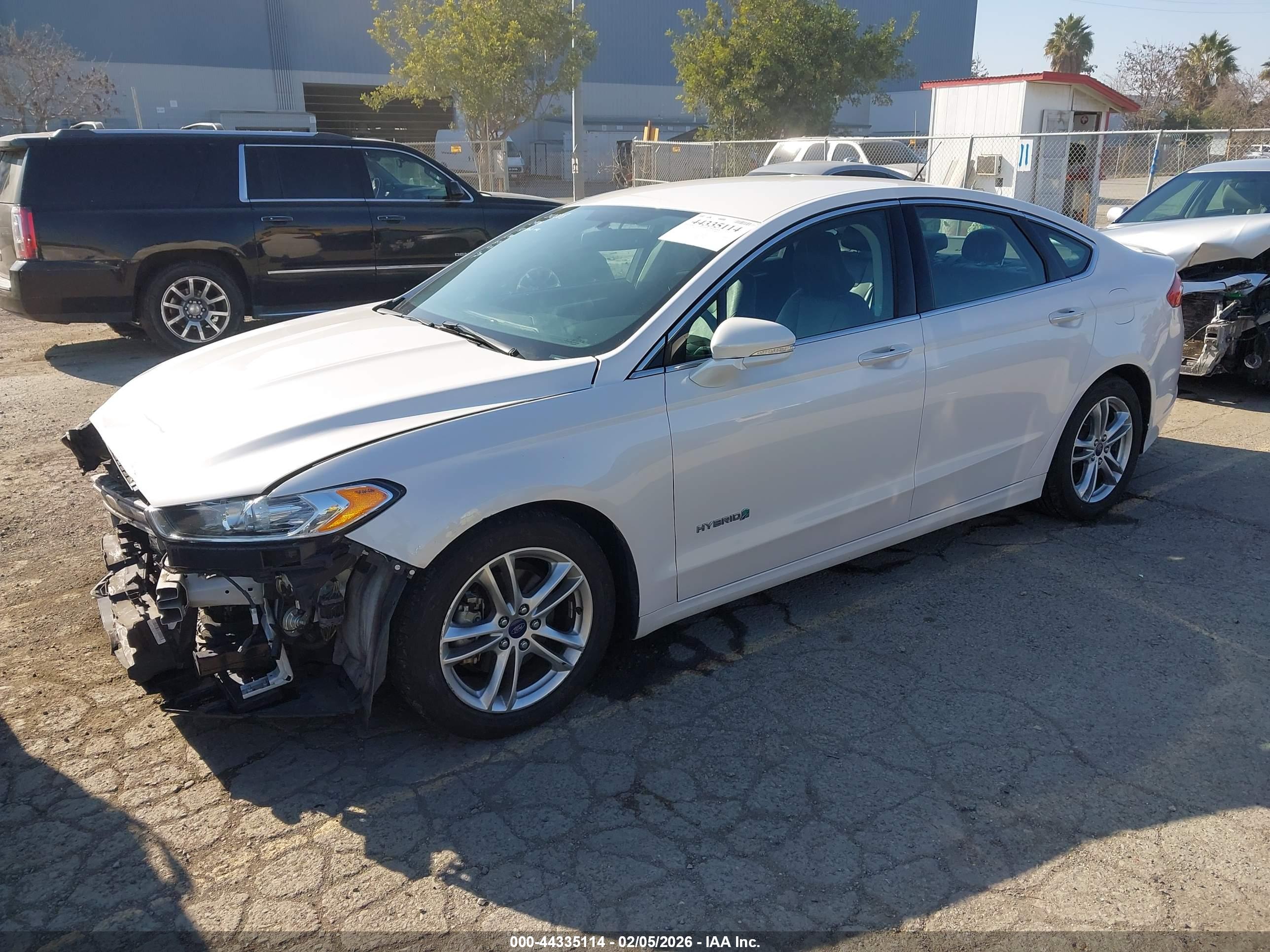 FORD FUSION image 2