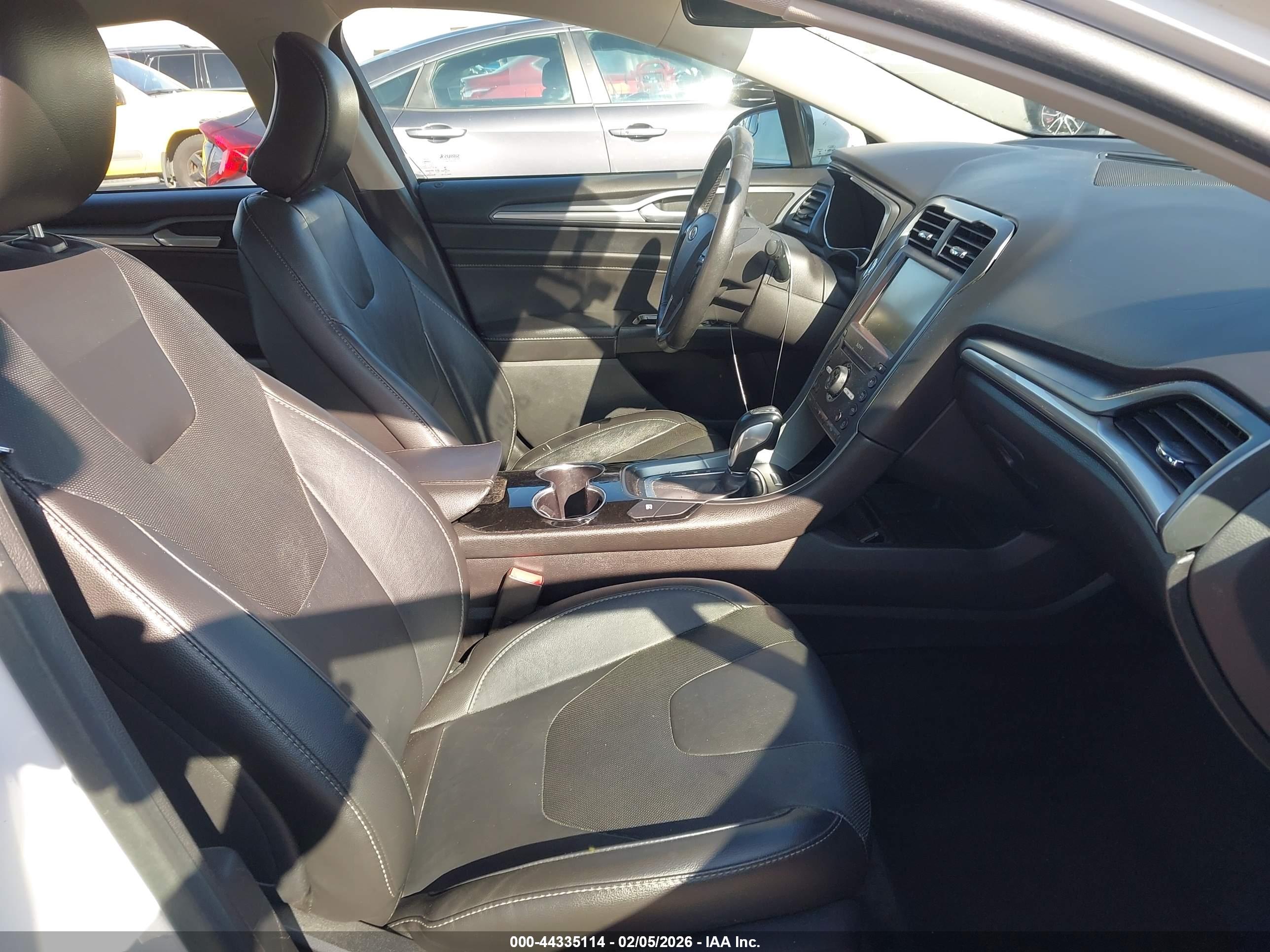FORD FUSION image 5