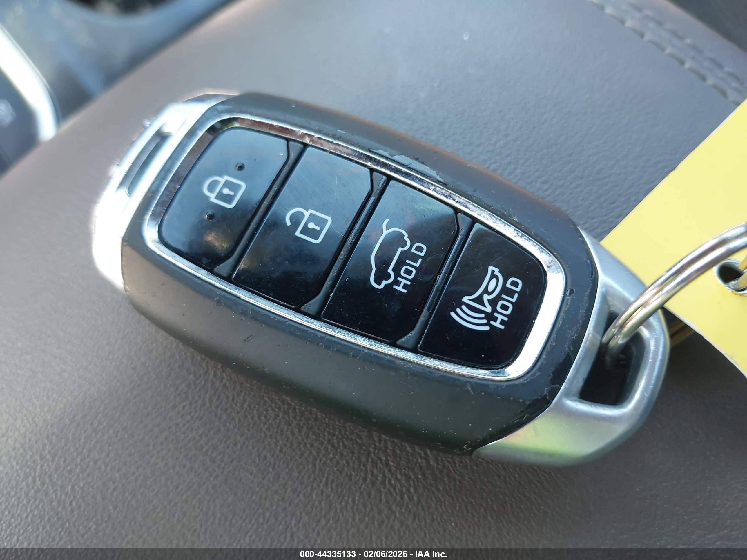 HYUNDAI SANTA image 11
