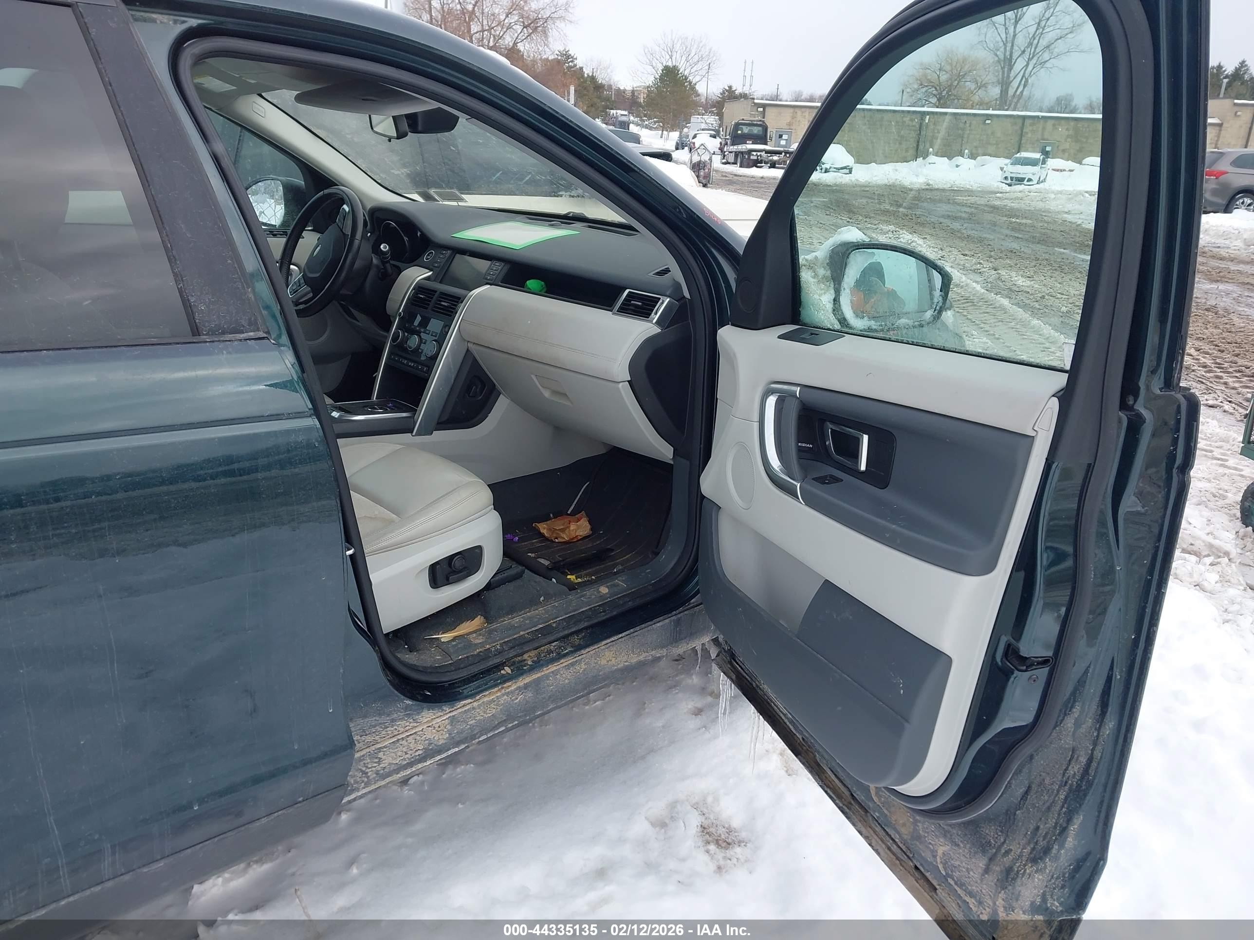 LAND ROVER image 5