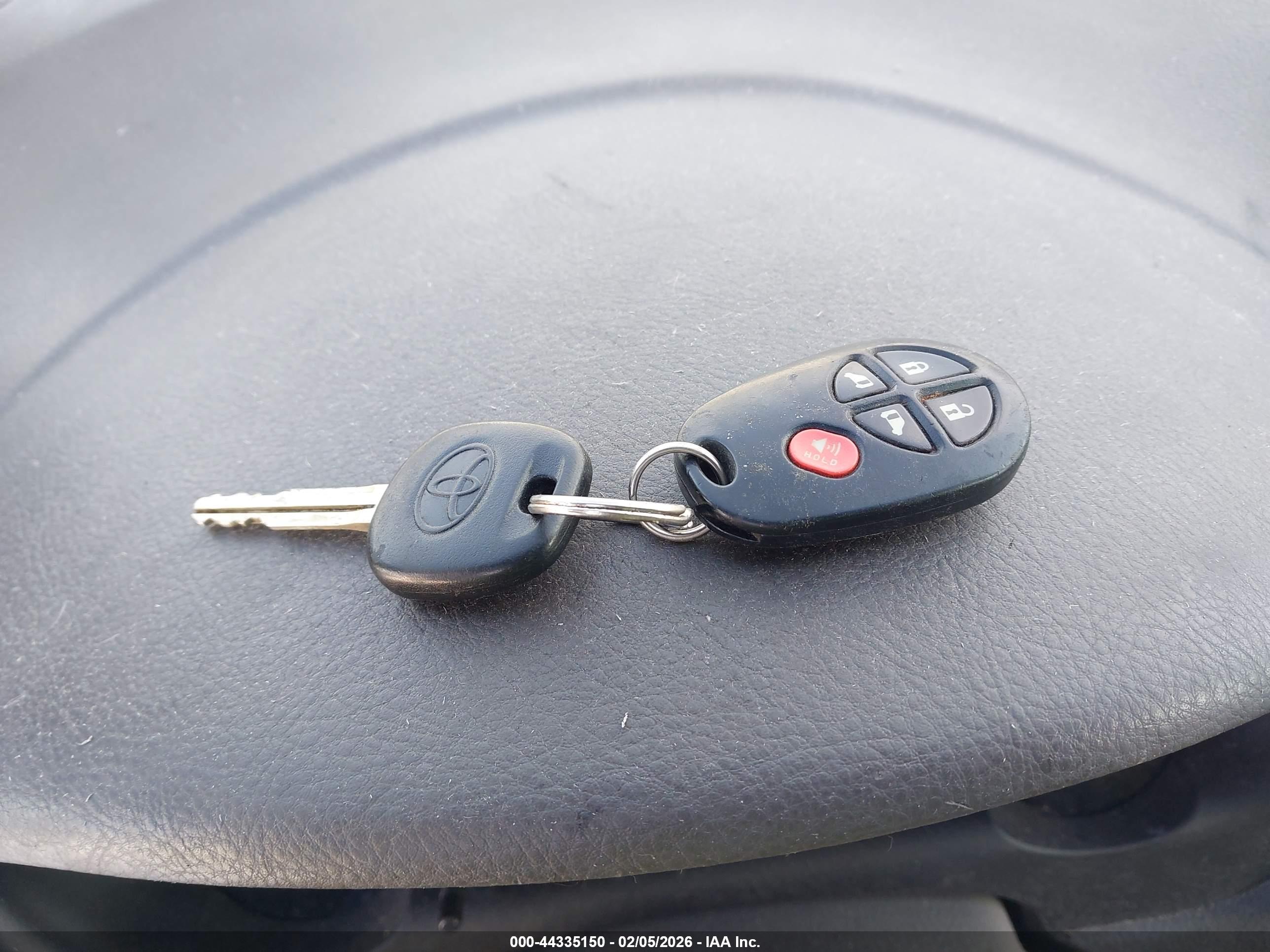 TOYOTA SIENNA image 11