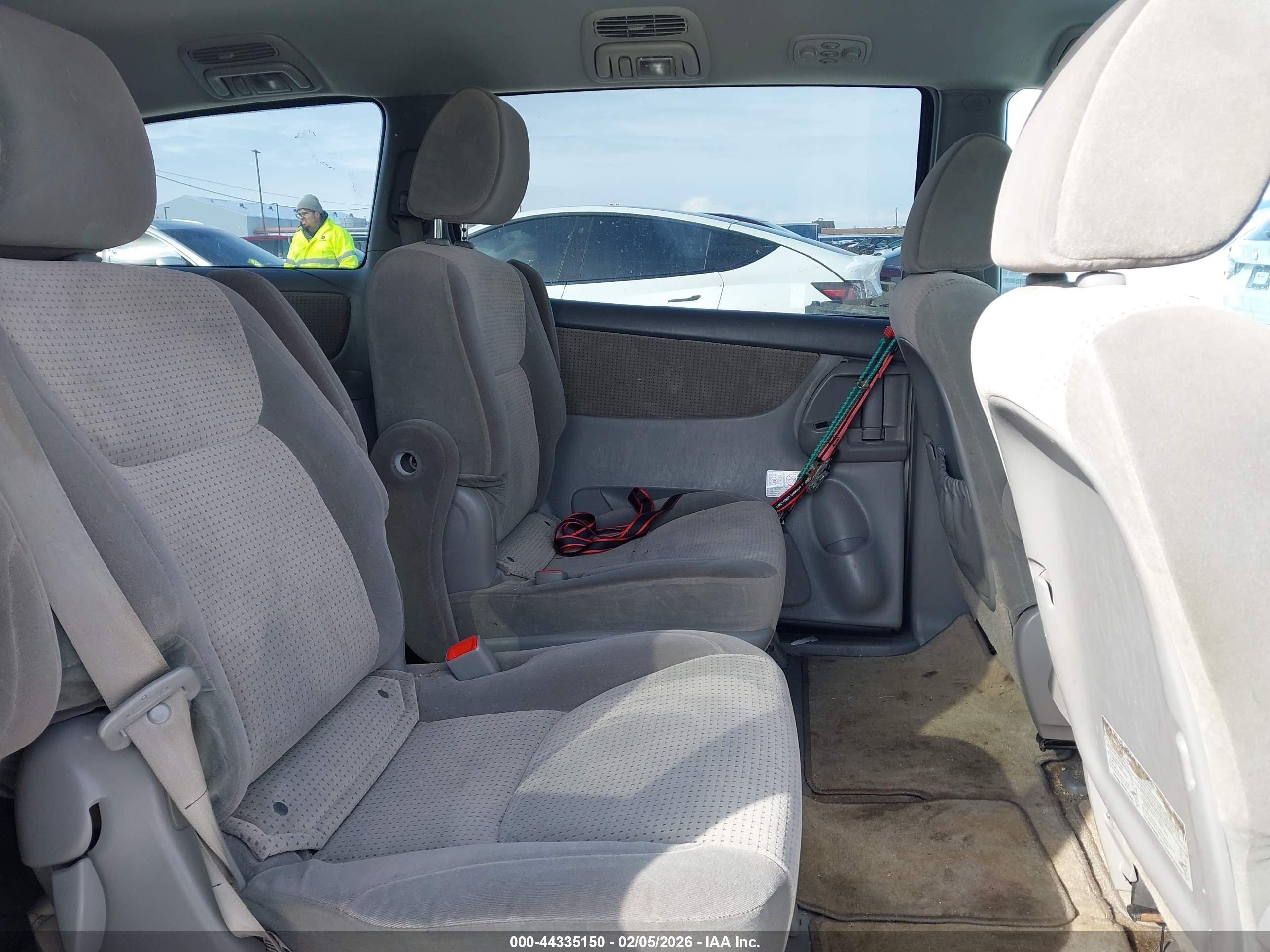 TOYOTA SIENNA image 8
