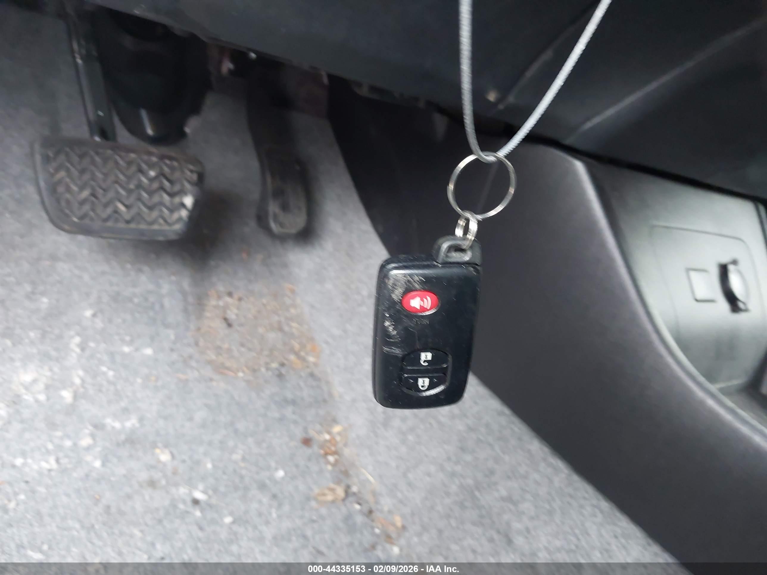 TOYOTA PRIUS image 11