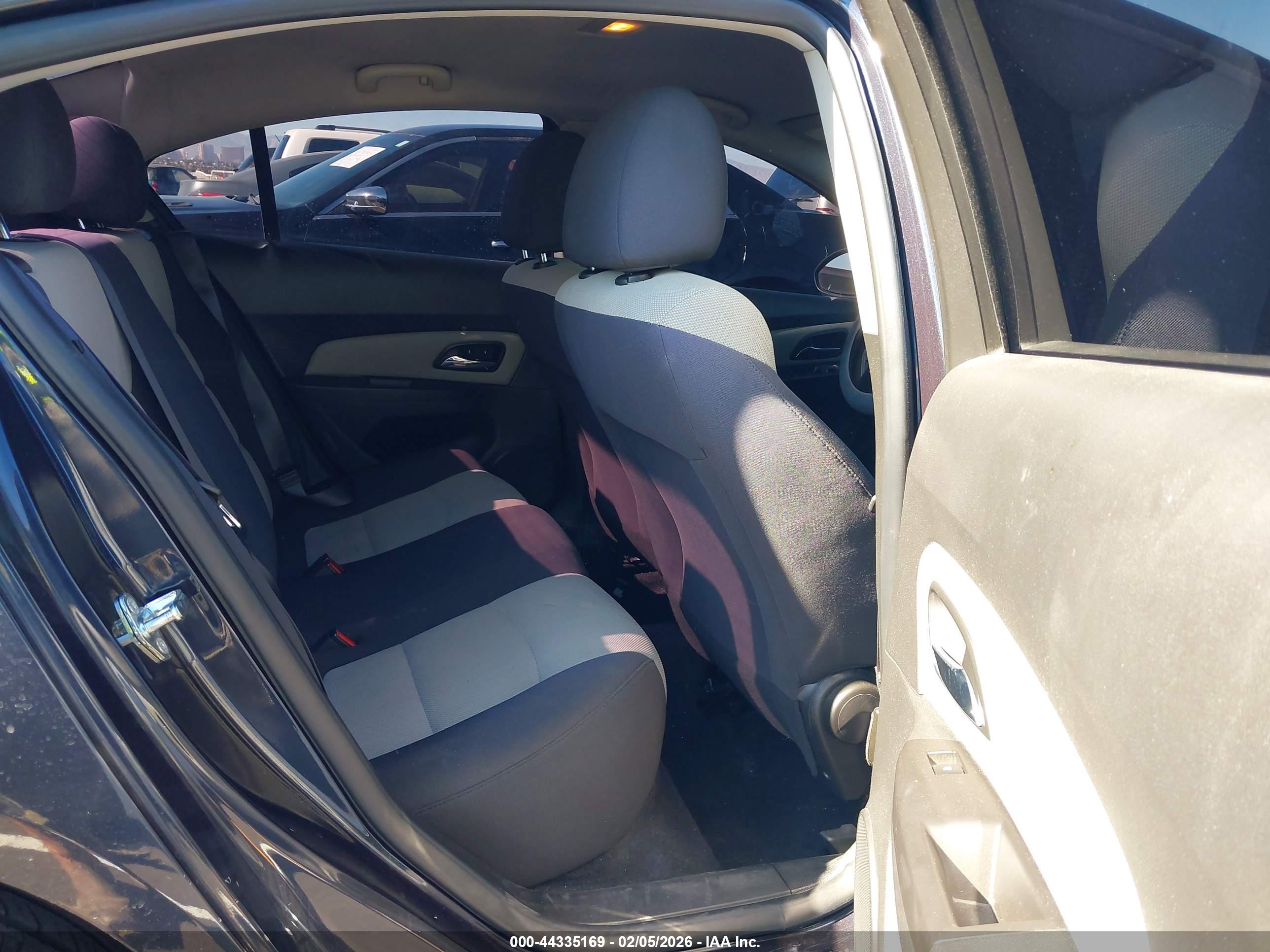 CHEVROLET CRUZE image 8
