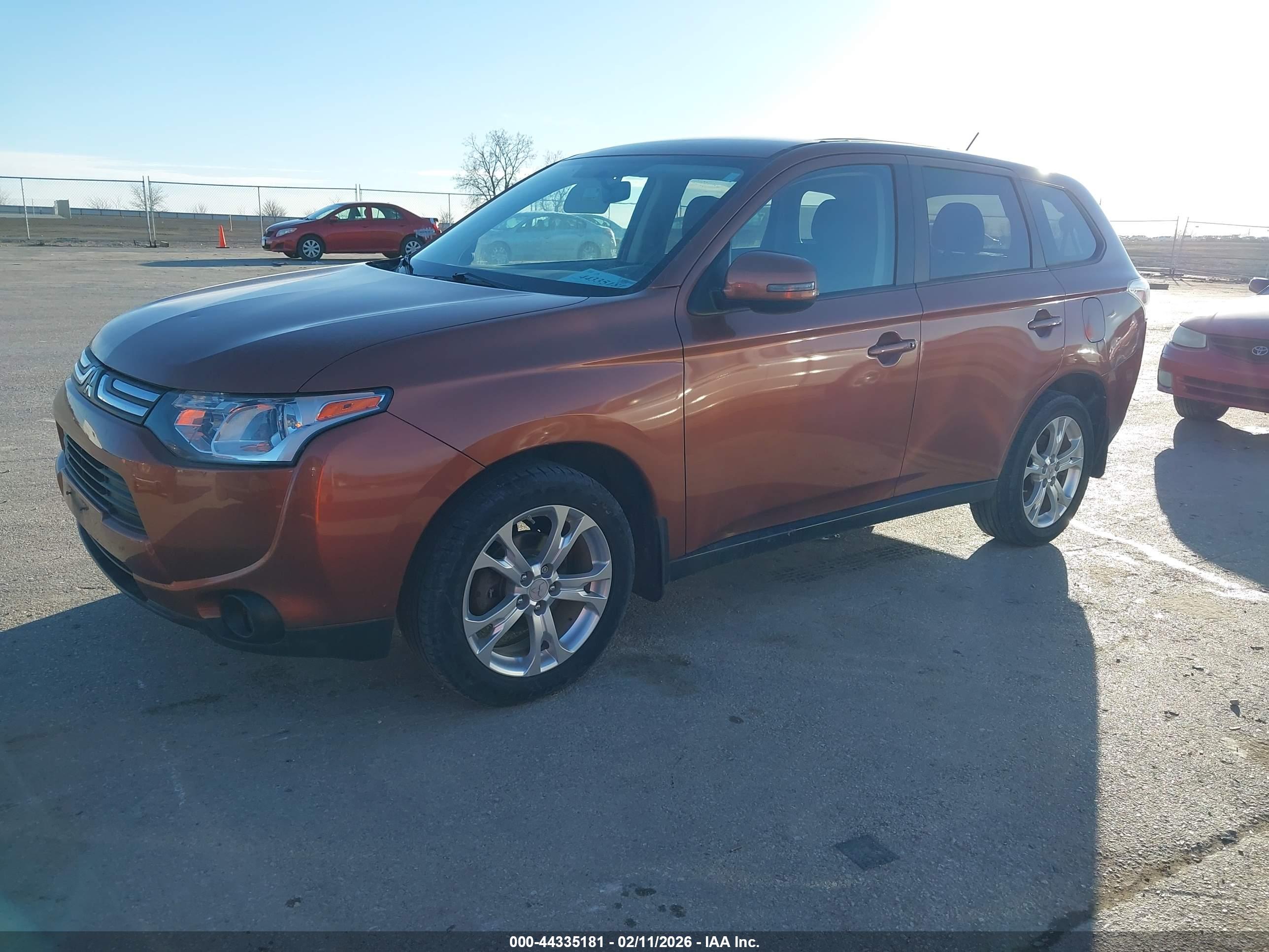 MITSUBISHI OUTLANDER image 2