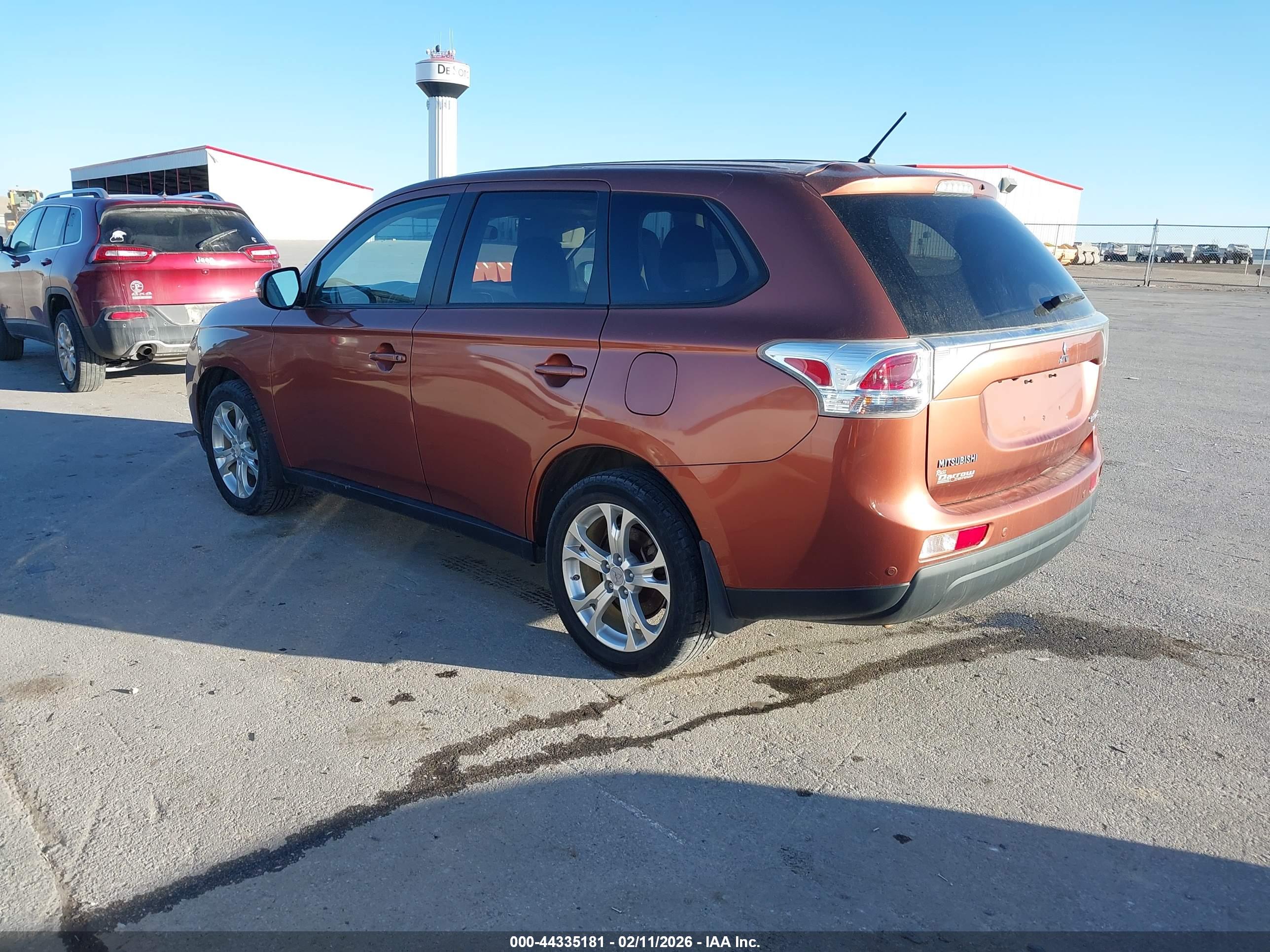 MITSUBISHI OUTLANDER image 3