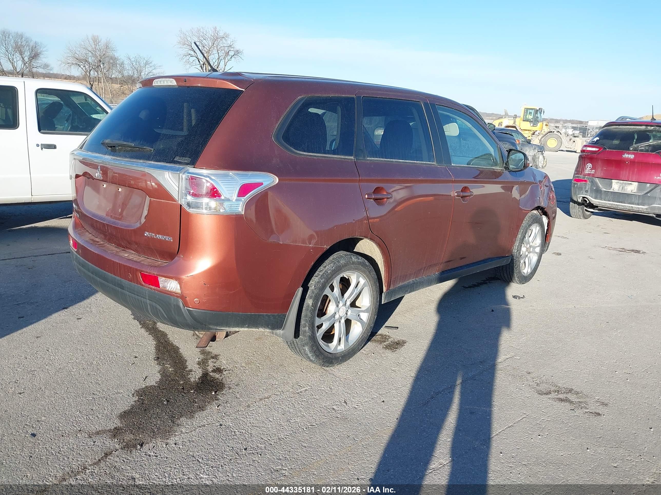 MITSUBISHI OUTLANDER image 4