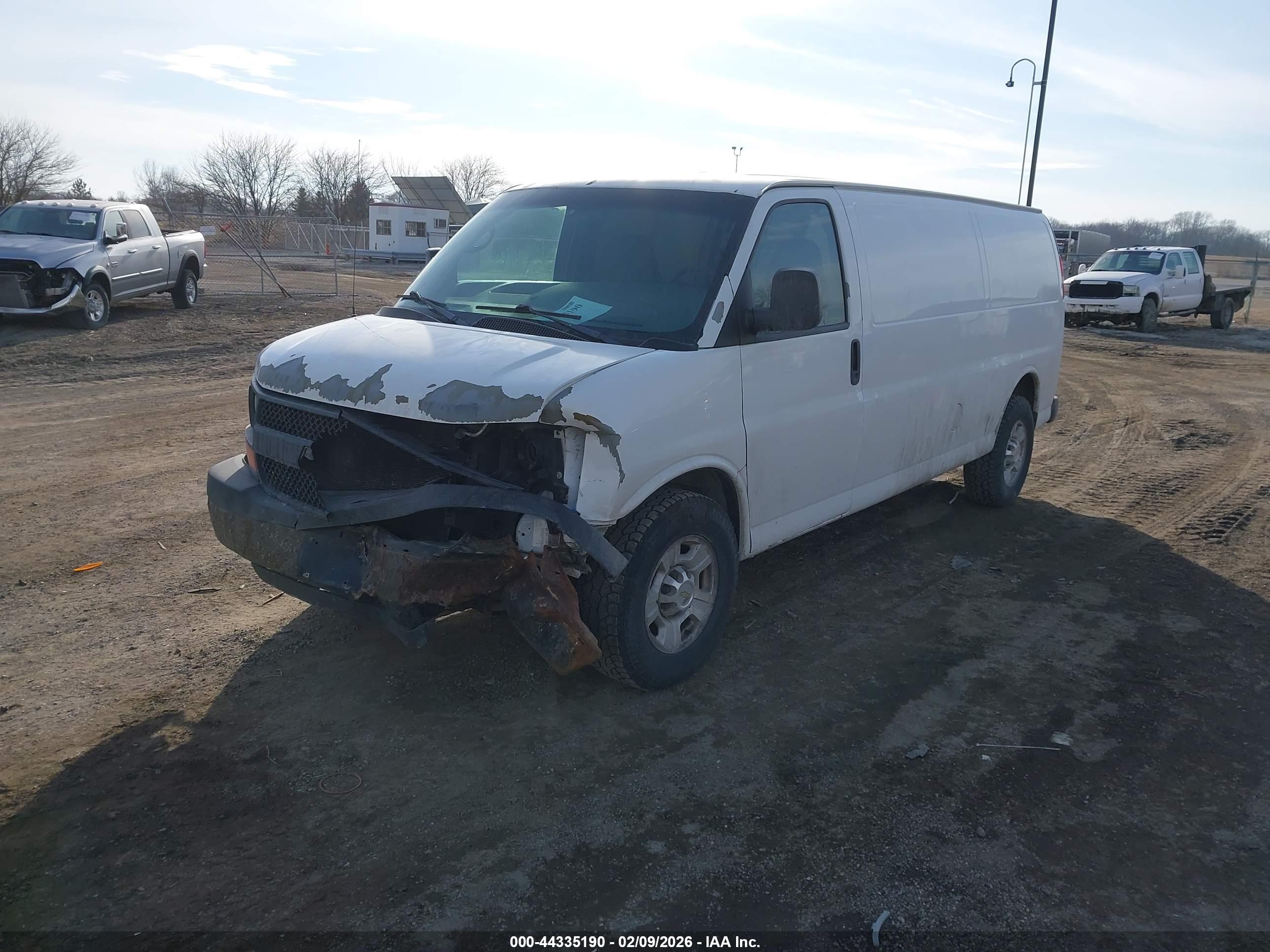 CHEVROLET EXPRESS image 2