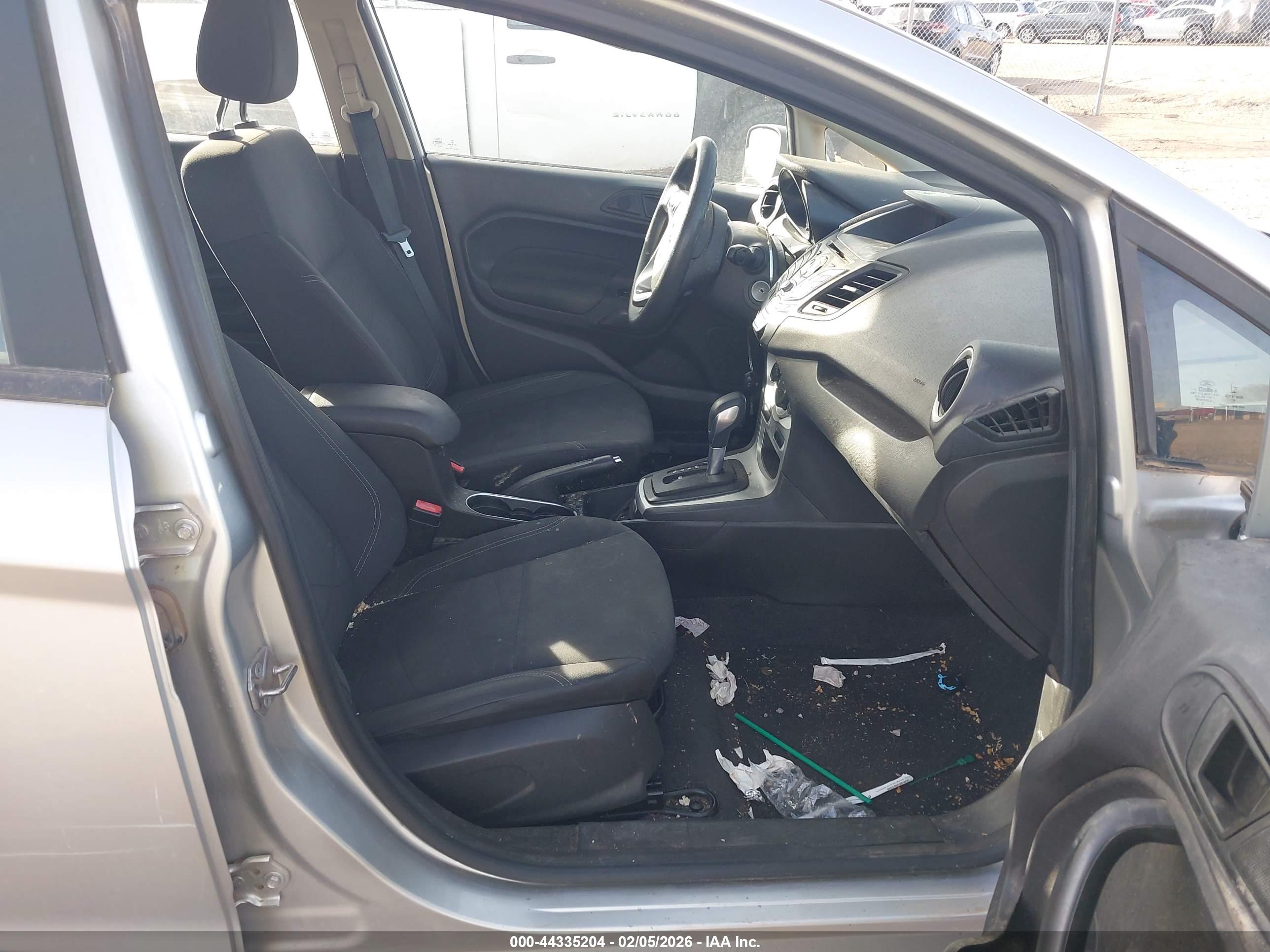 FORD FIESTA image 5