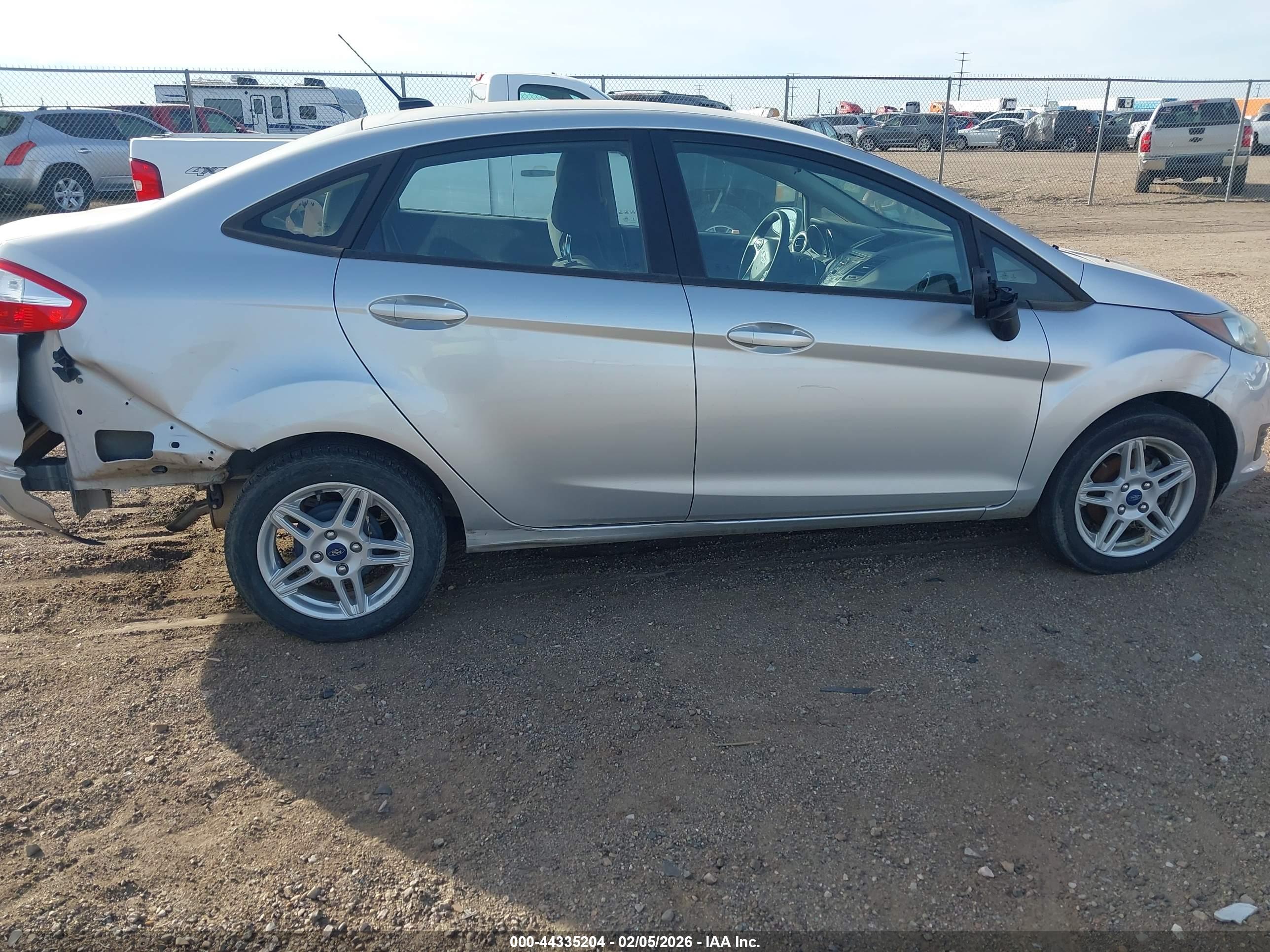 FORD FIESTA image 6