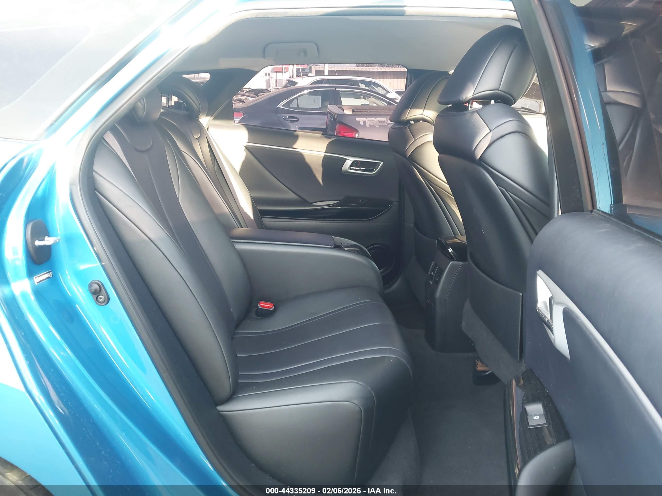 TOYOTA MIRAI image 8